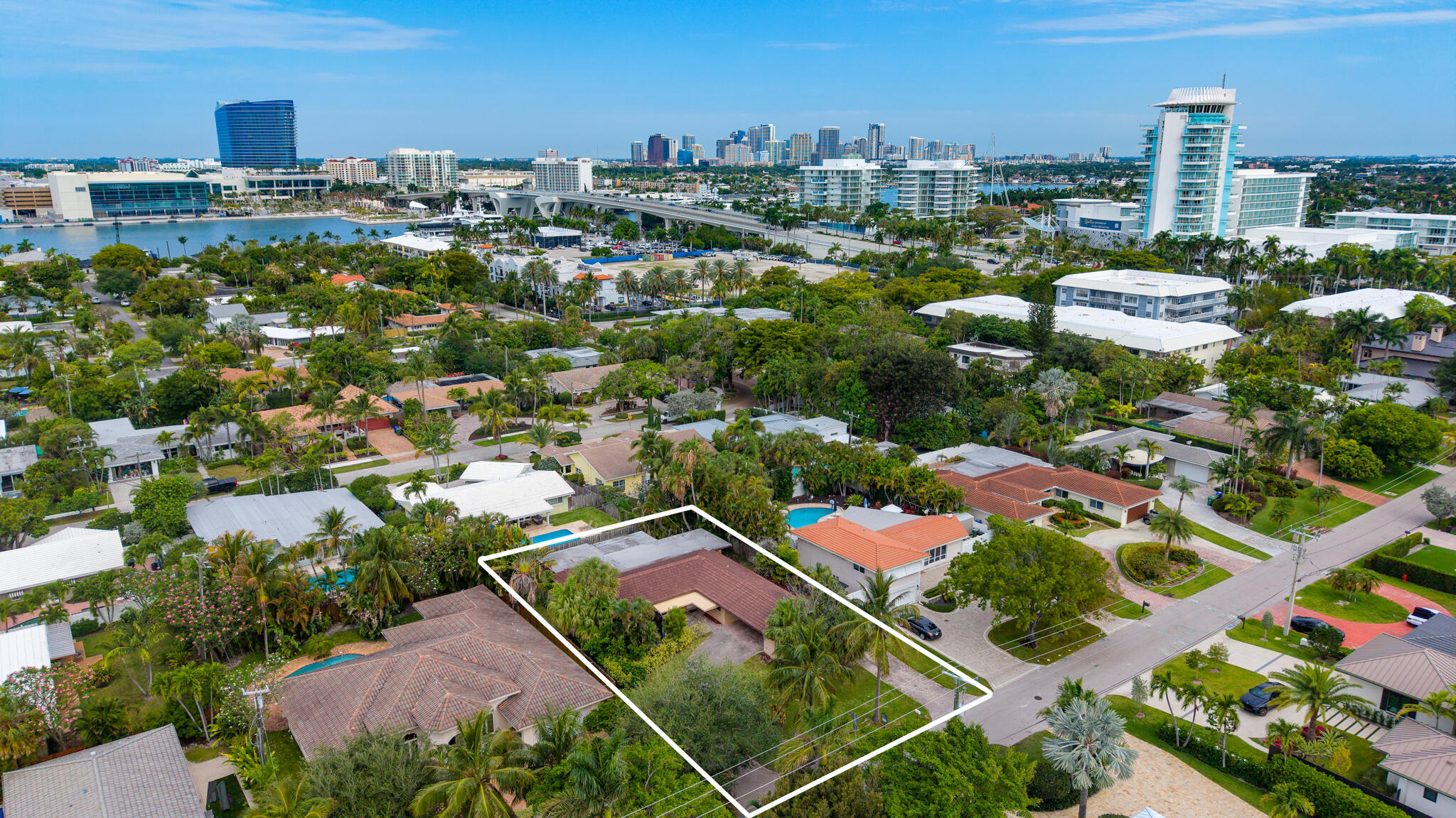 View details of listing 1817 SE 25 Avenue, Fort Lauderdale, FL 33316 Fort Lauderdale with MLS#