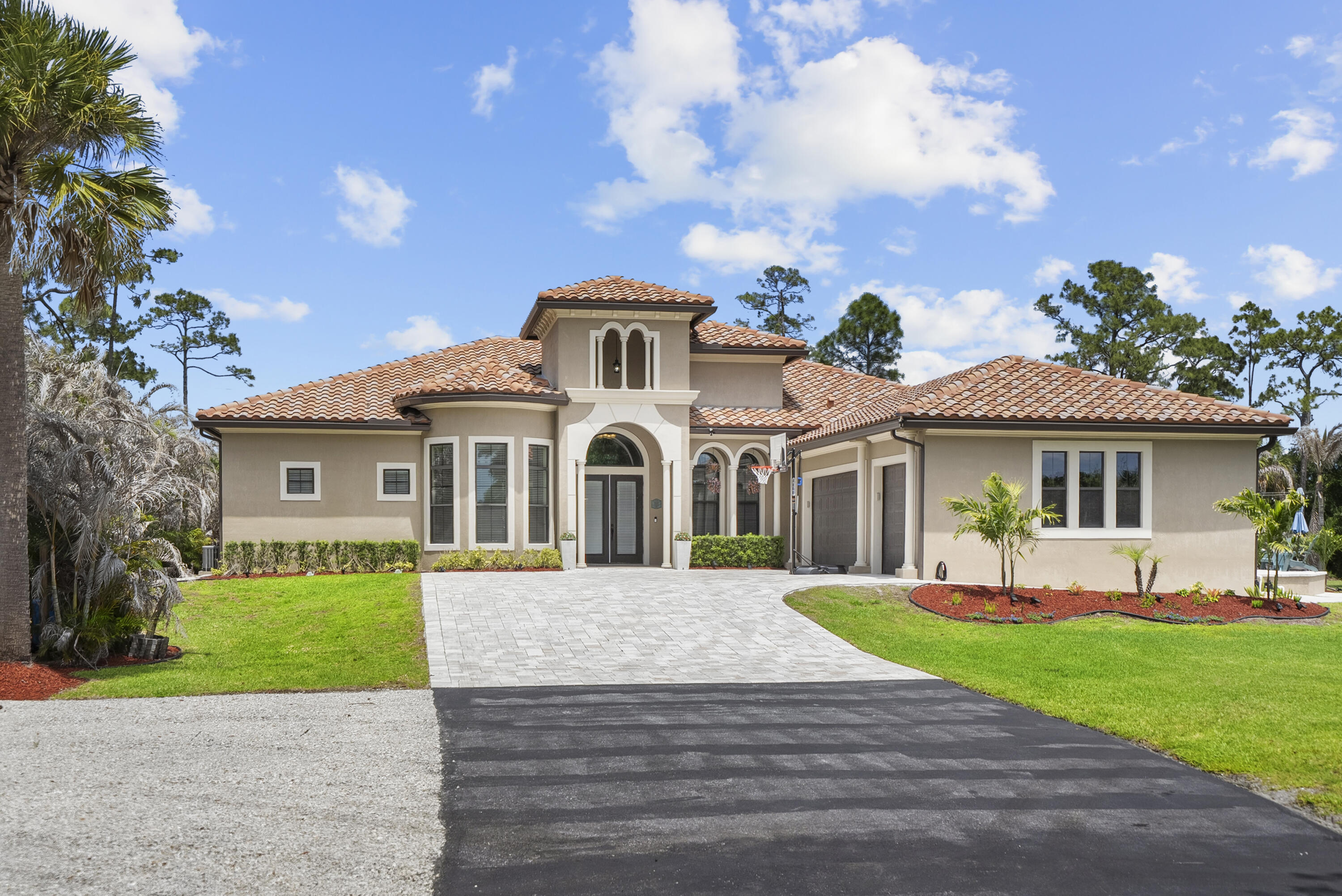 View details of listing 5023 SW Martin Commons Way, Palm City, FL 34990 Palm City with MLS#