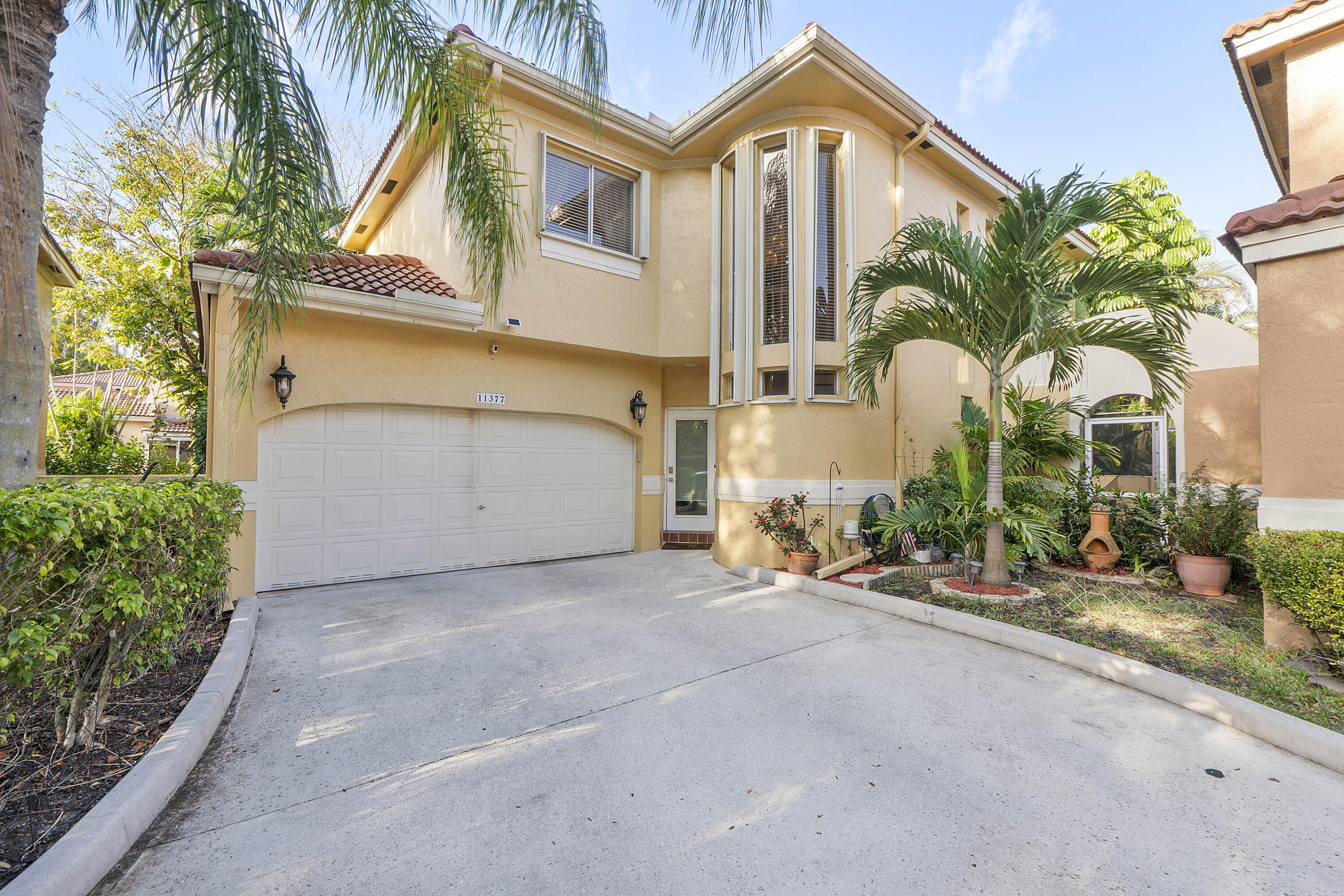 View details of listing 11377 Lakeview Drive, Coral Springs, FL 33071 Coral Springs with MLS#