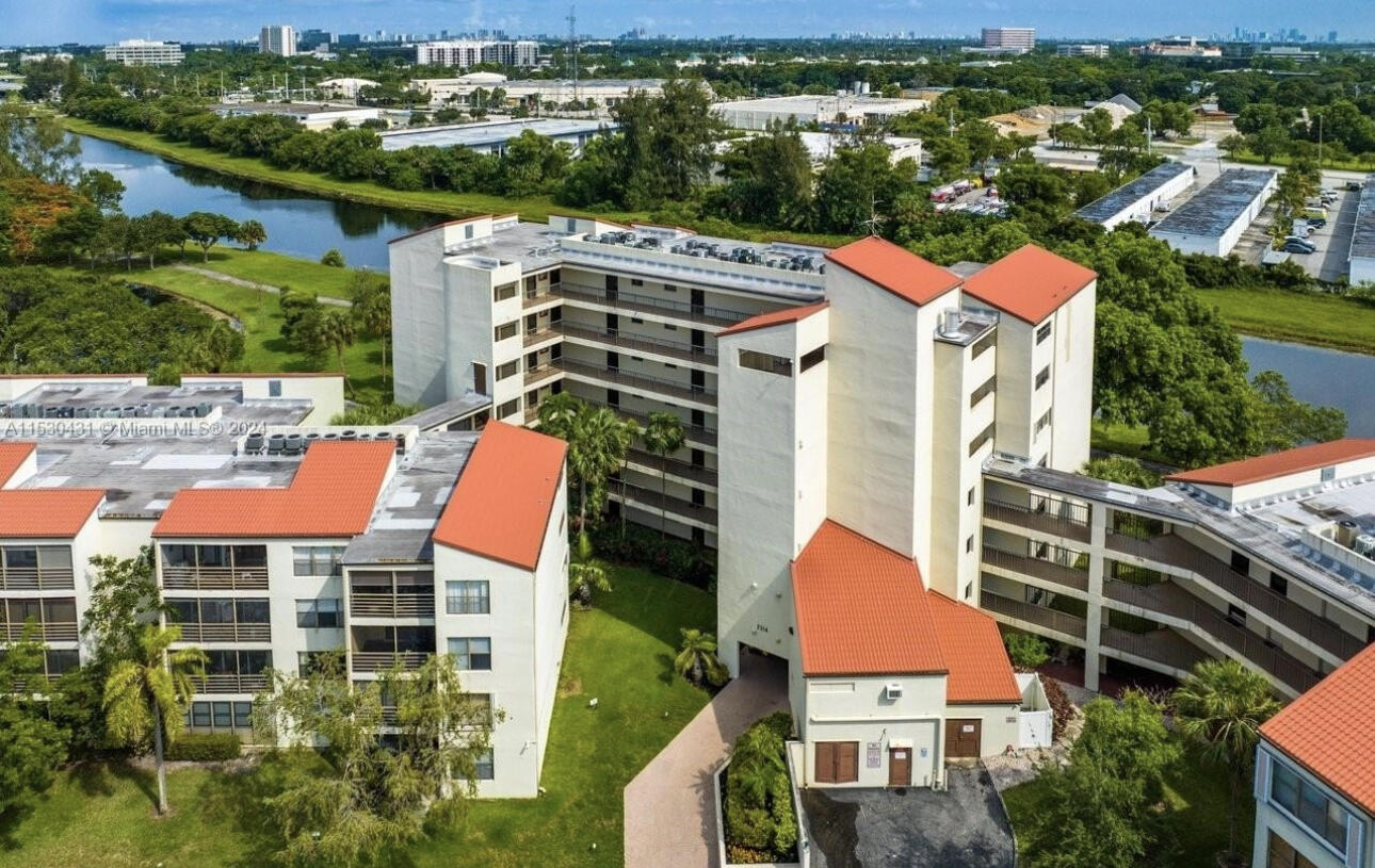 View details of listing 2314 S Cypress Bend Drive Unit 313, Pompano Beach, FL 33069 Pompano Beach with MLS#