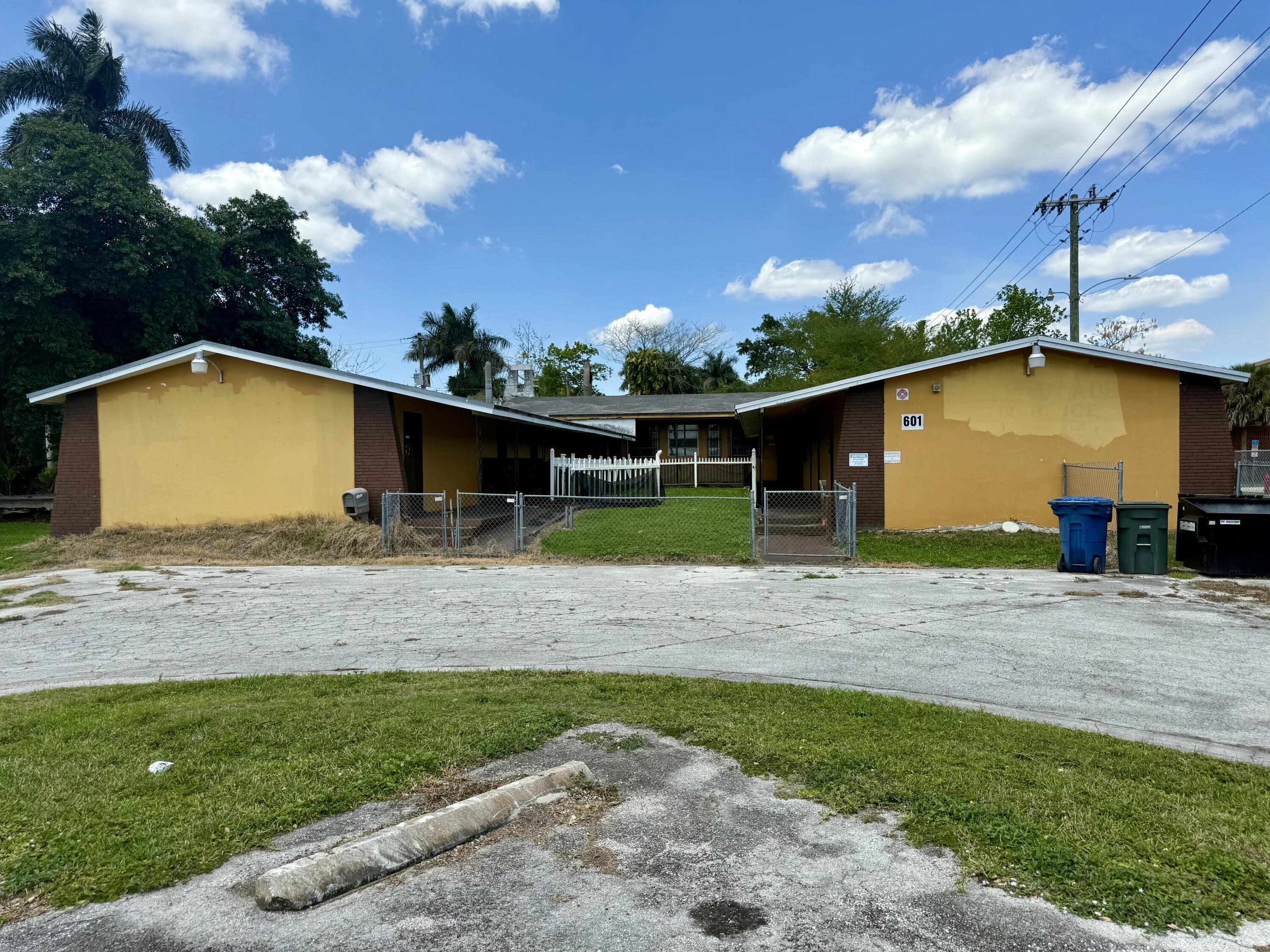 View details of listing 601 W Canal St Street N, Belle Glade, FL 33430 Belle Glade with MLS#