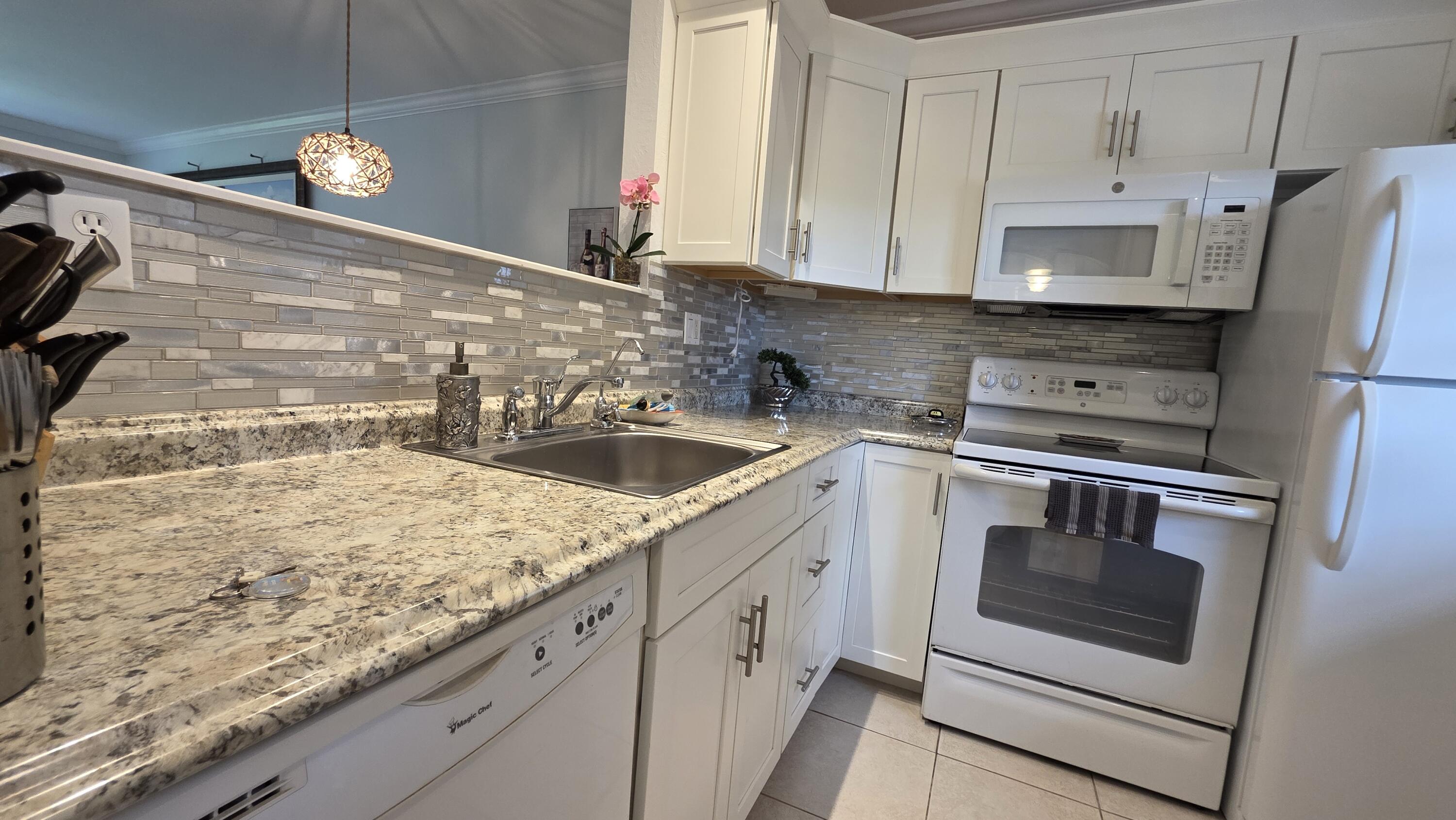 View details of listing 5161 W Oakland Park Boulevard 206, Lauderdale Lakes, FL 33313 Lauderdale Lakes with MLS#
