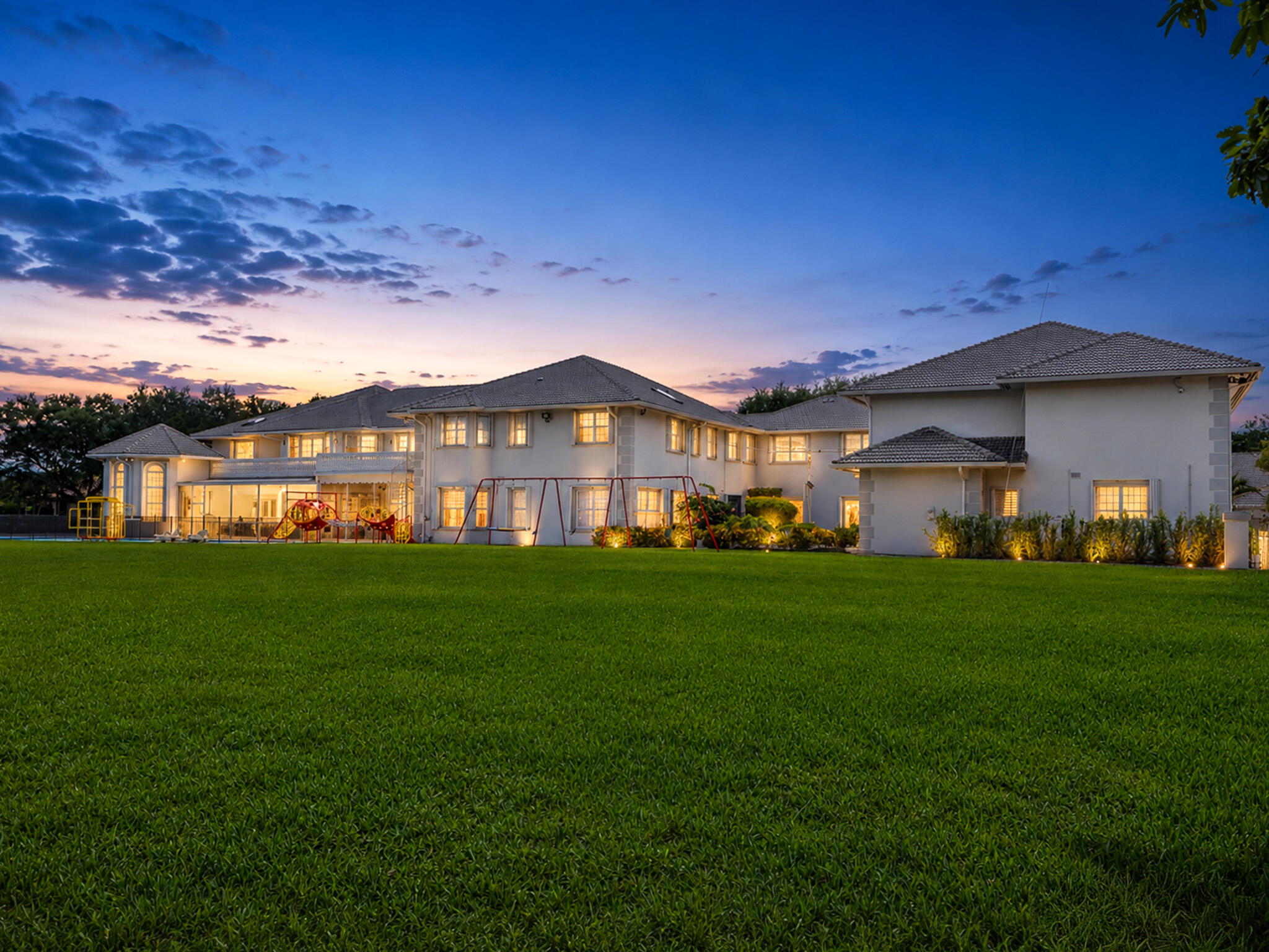 View details of listing 1800 Eagle Trace Boulevard, Coral Springs, FL 33071 Coral Springs with MLS# 