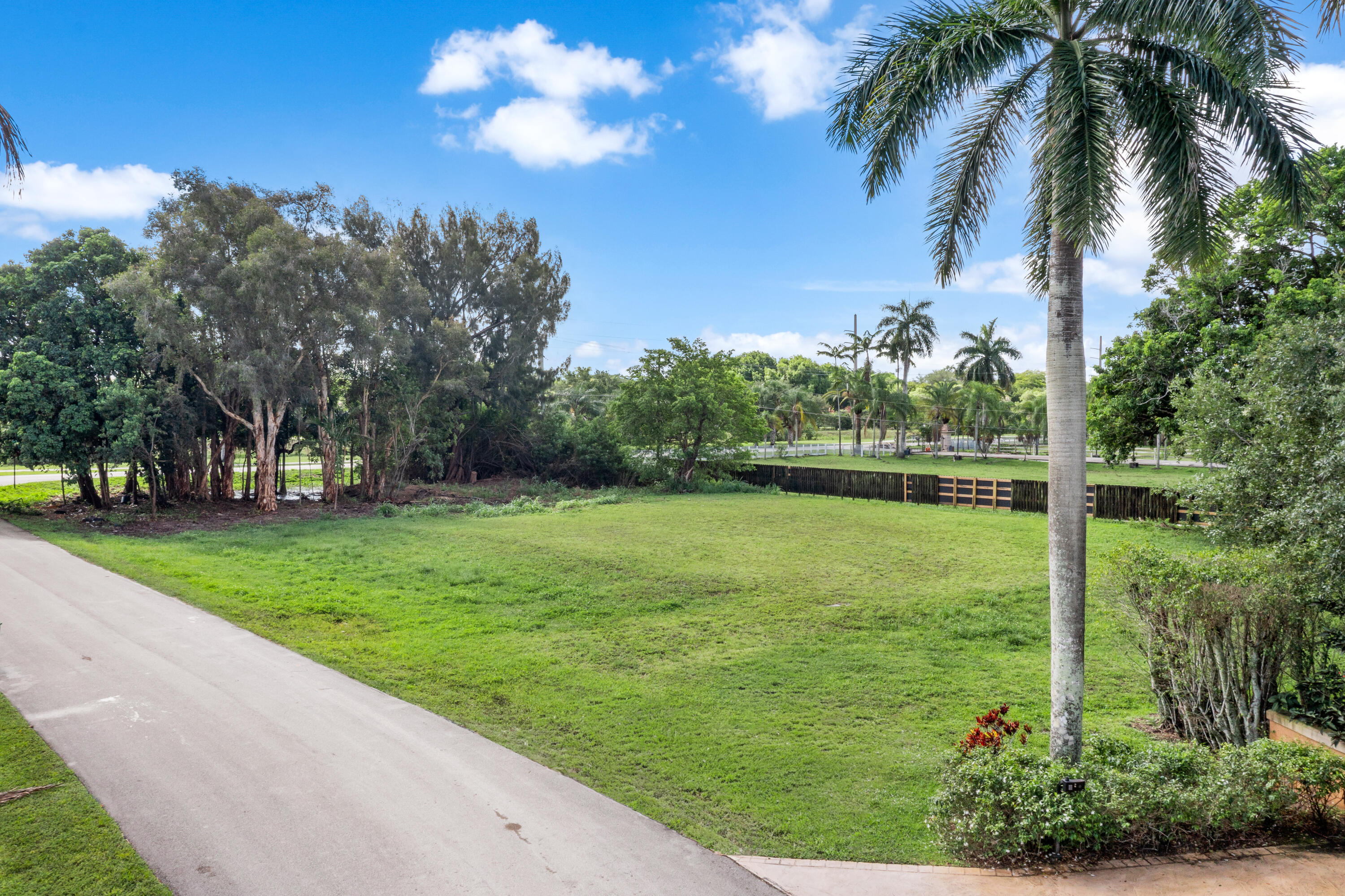 View details of listing 11200 NW 14th Street, Plantation, FL 33323 Plantation with MLS# 