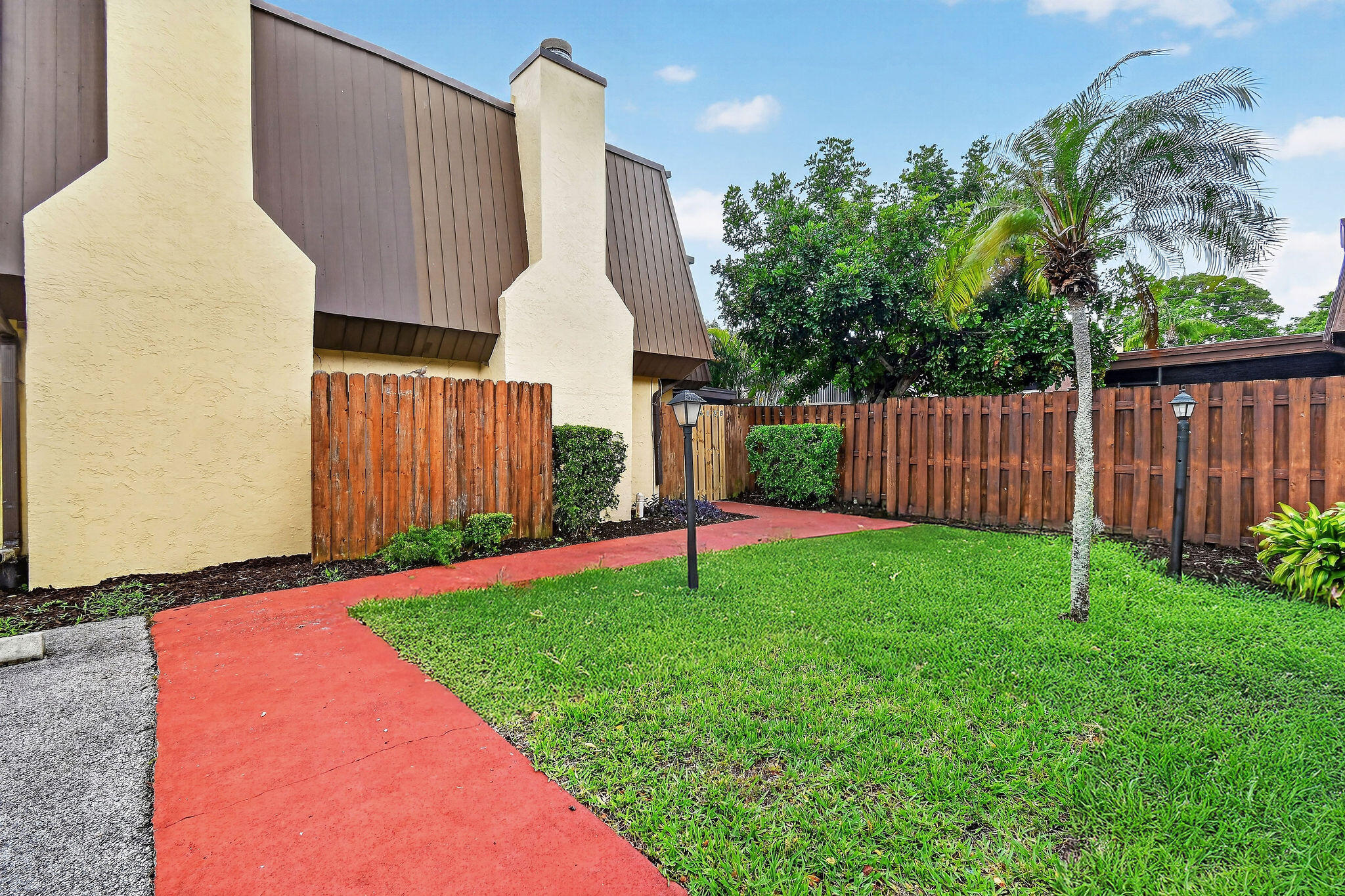 View details of listing 3502 Gardens East Drive B, Palm Beach Gardens, FL 33410 Palm Beach Gardens with MLS#