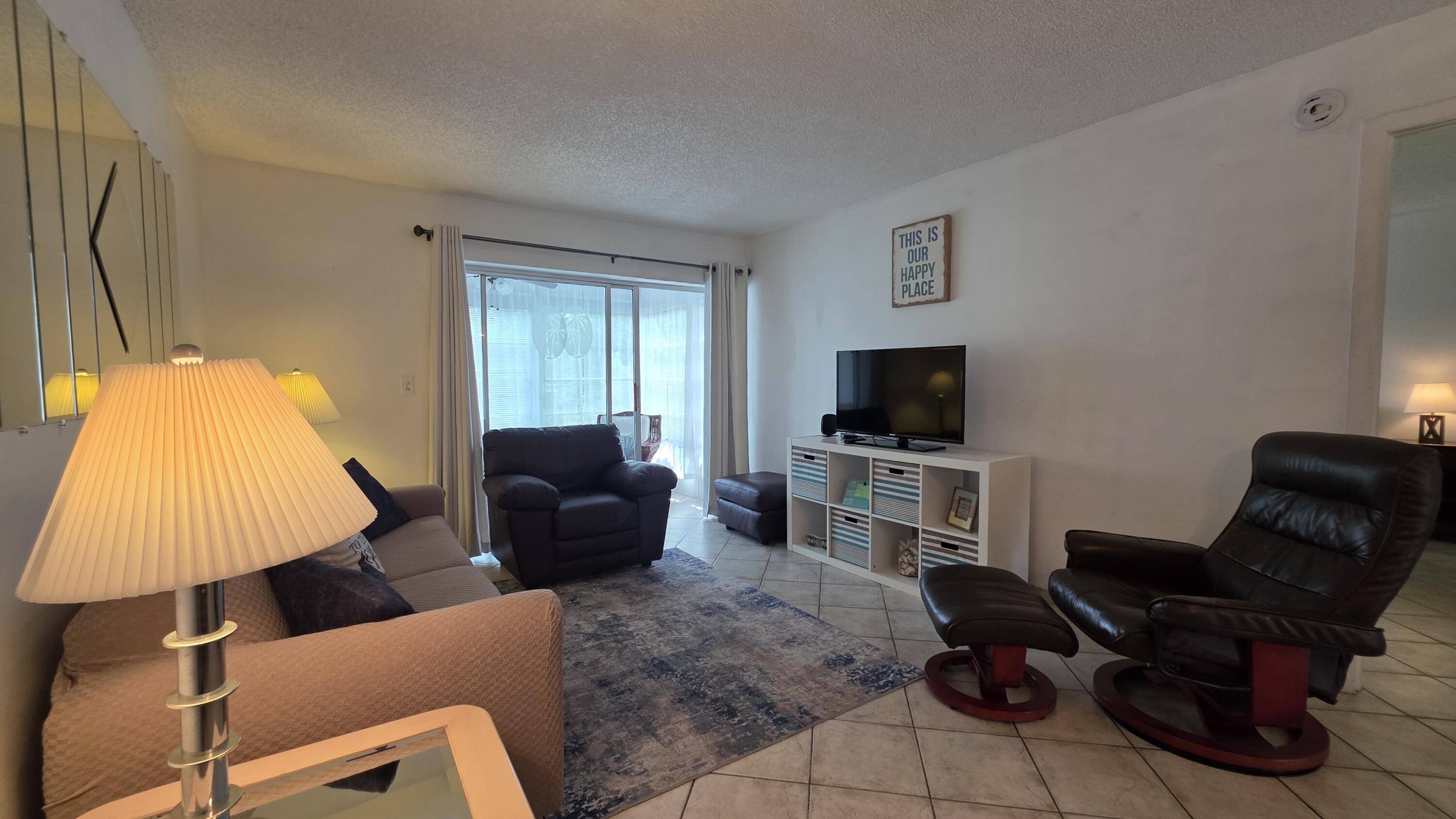 View details of listing 2900 NW 46th Avenue 213, Lauderdale Lakes, FL 33313 Lauderdale Lakes with MLS#