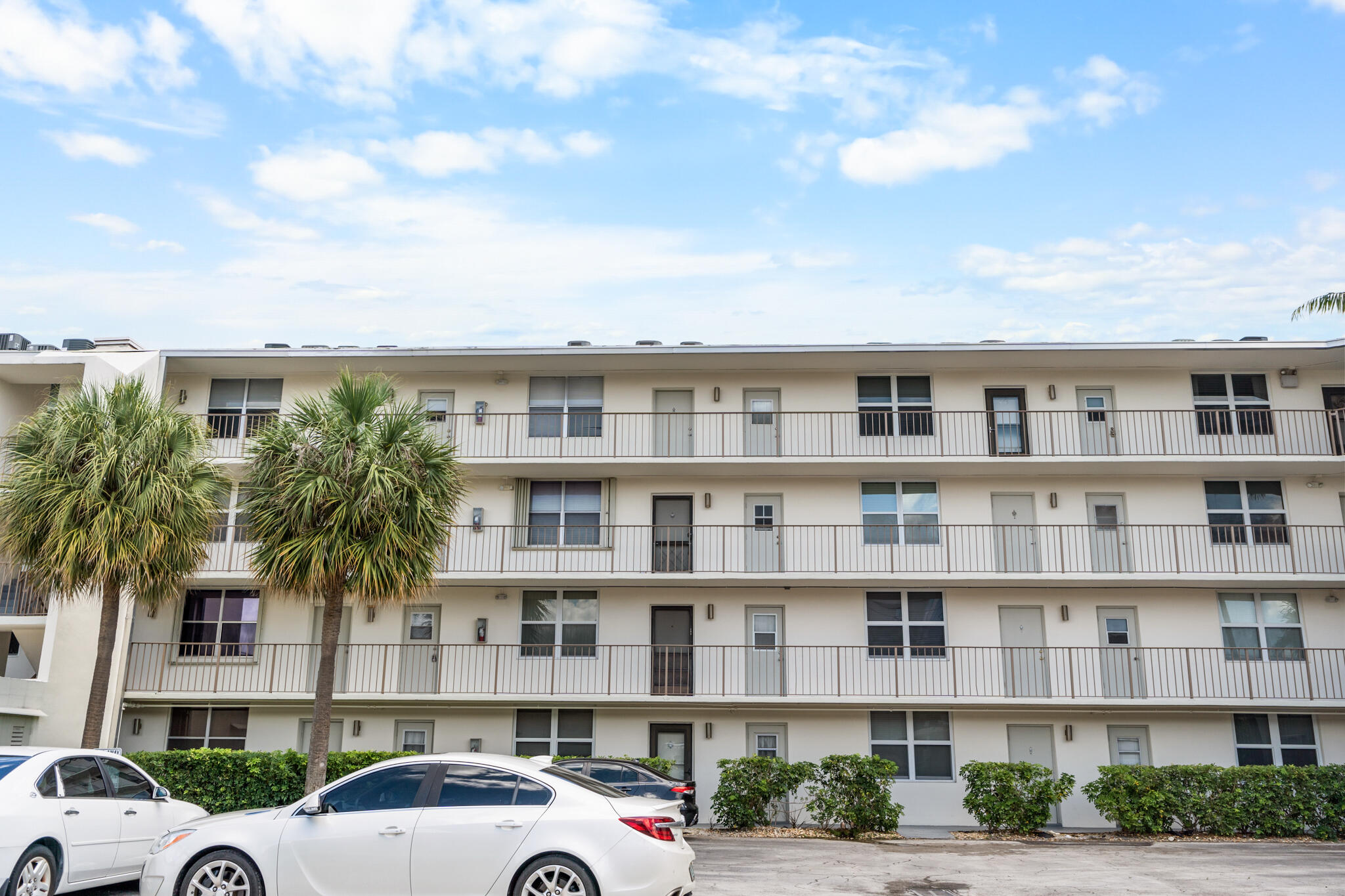 View details of listing 4501 NE 21 Avenue 406, Fort Lauderdale, FL 33308 Fort Lauderdale with MLS# 