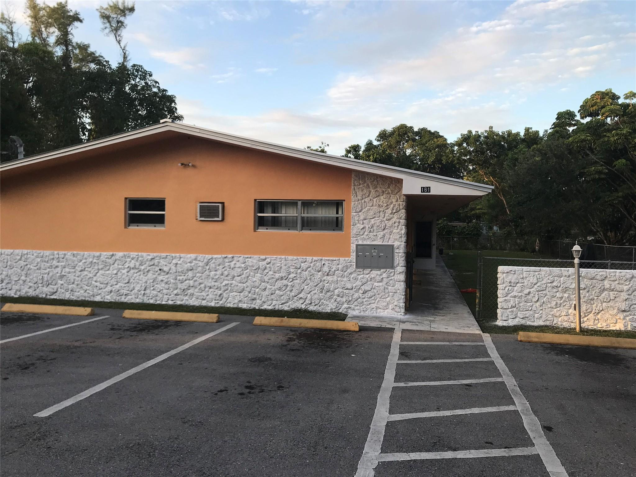 Listing  161 NW 164th Street 1, Miami, FL 33169, Miami, FL 33169