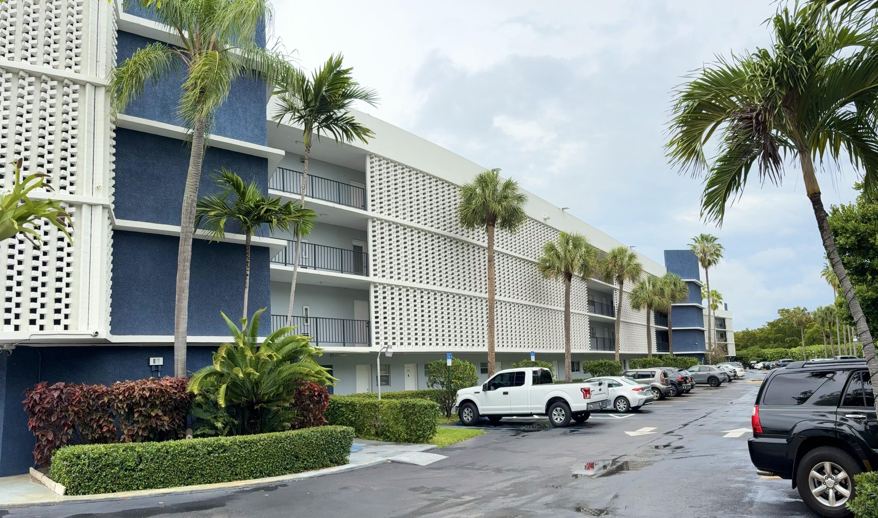 Listing  879 NE 195th Street 227, Miami, FL 33179, Miami, FL 33179