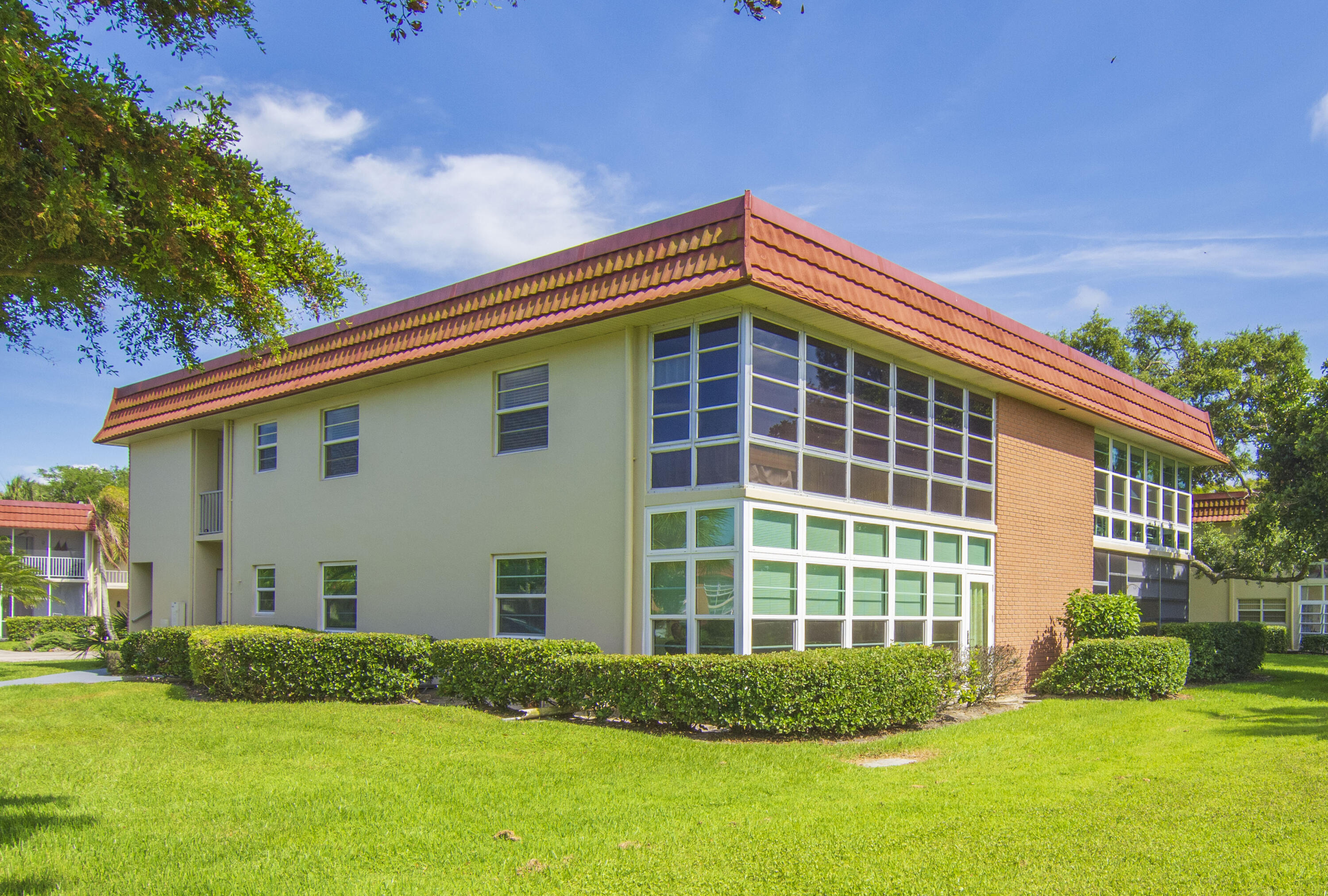 View details of listing 16 Vista Palm Lane 106, Vero Beach, FL 32962 Vero Beach with MLS# 