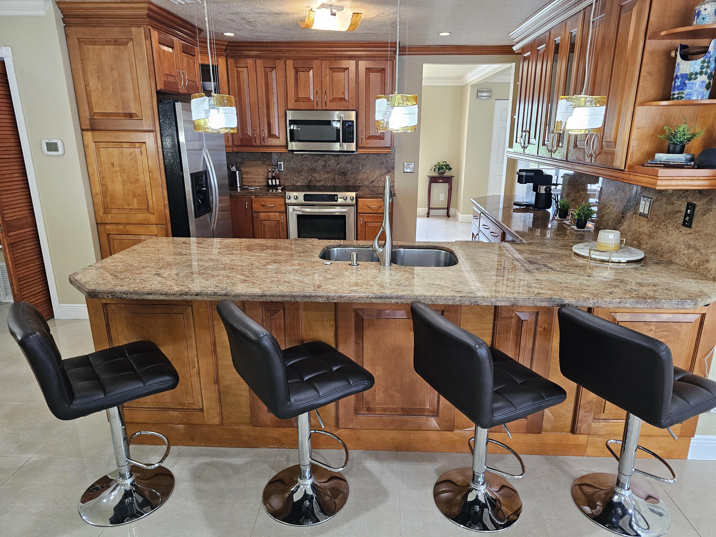 Listing  851 E Plantation Circle, Plantation, FL 33324, Plantation, FL 33324