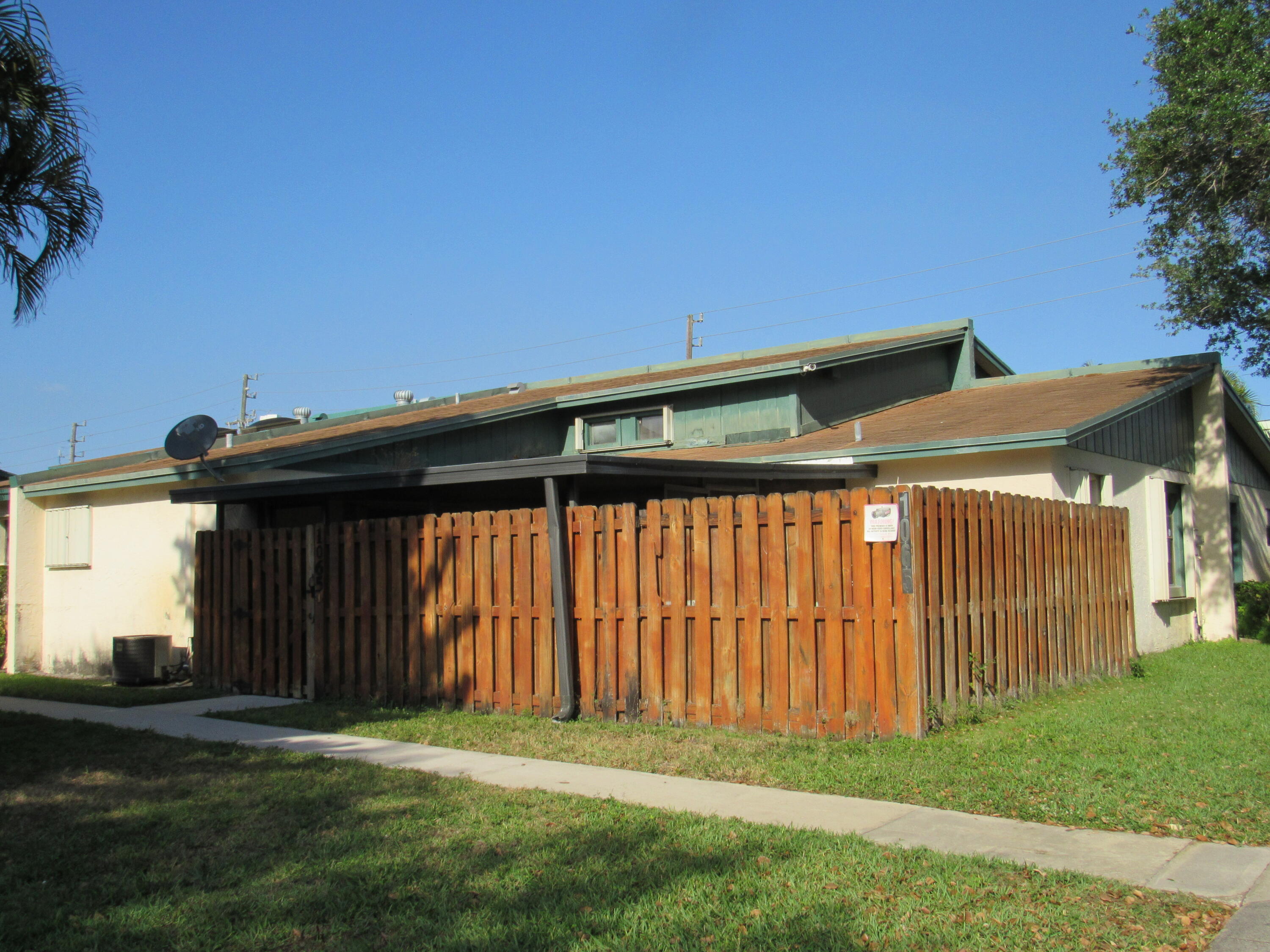 View details of listing 1065 Manor Drive, Palm Springs, FL 33461 Palm Springs with MLS#