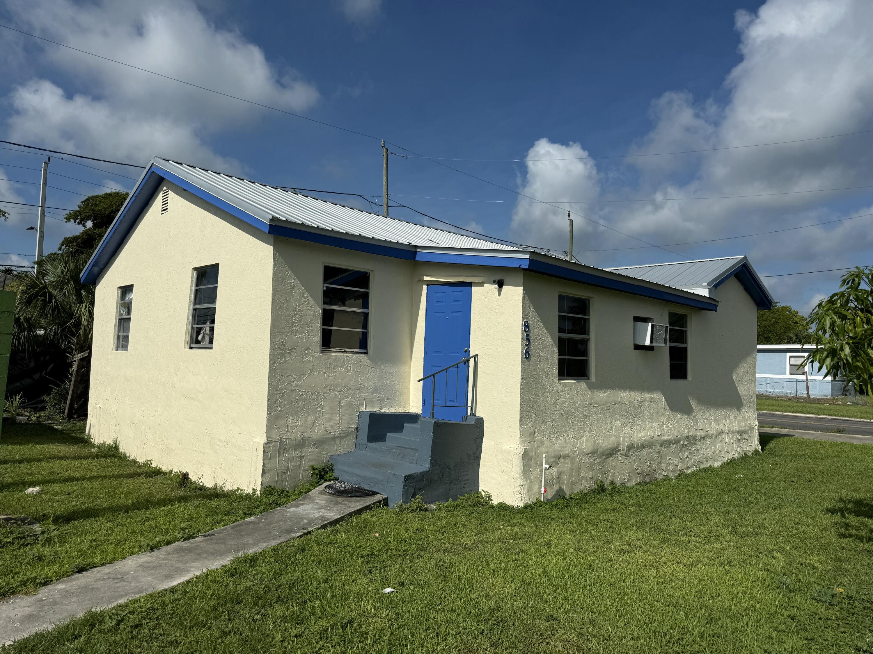 View details of listing 856 SW Ave D, Belle Glade, FL 33430 Belle Glade with MLS#