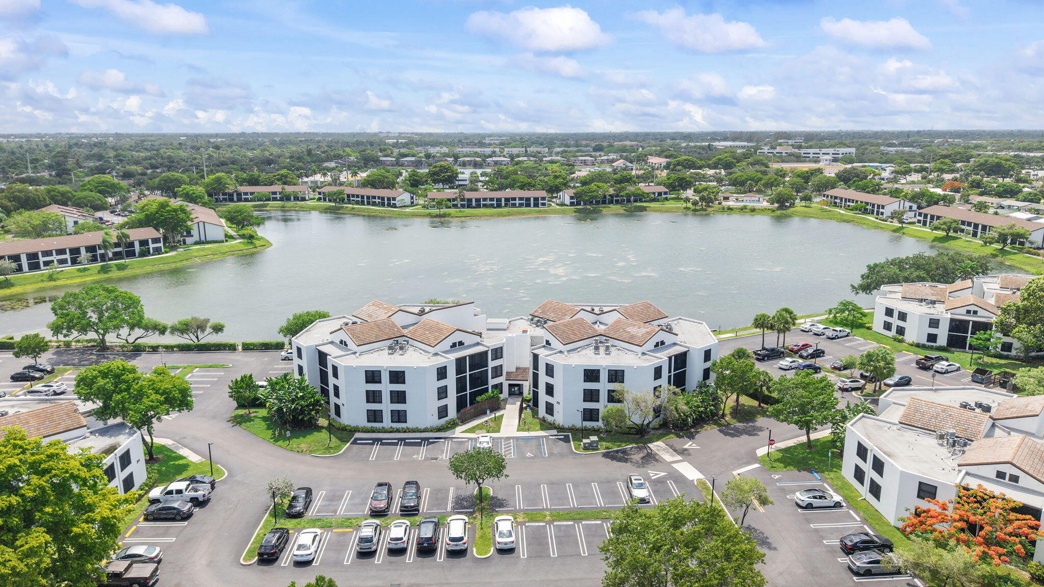 Listing  212 Lake Pointe Drive 302, Oakland Park, FL 33309, Oakland Park, FL 33309