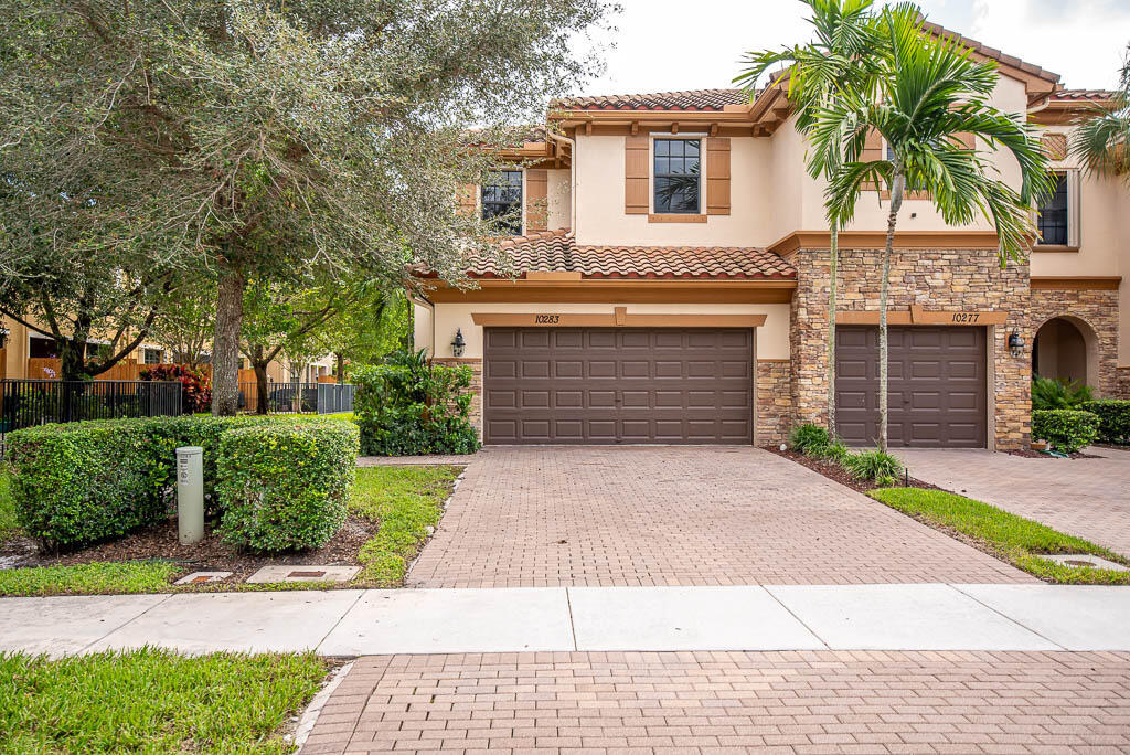 Listing  10283 Wellington Parc Drive, Wellington, FL 33449, Wellington, FL 33449