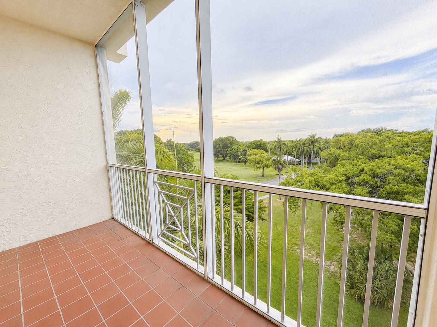 Listing  3600 Oaks Clubhouse Drive 501, Pompano Beach, FL 33069, Pompano Beach, FL 33069