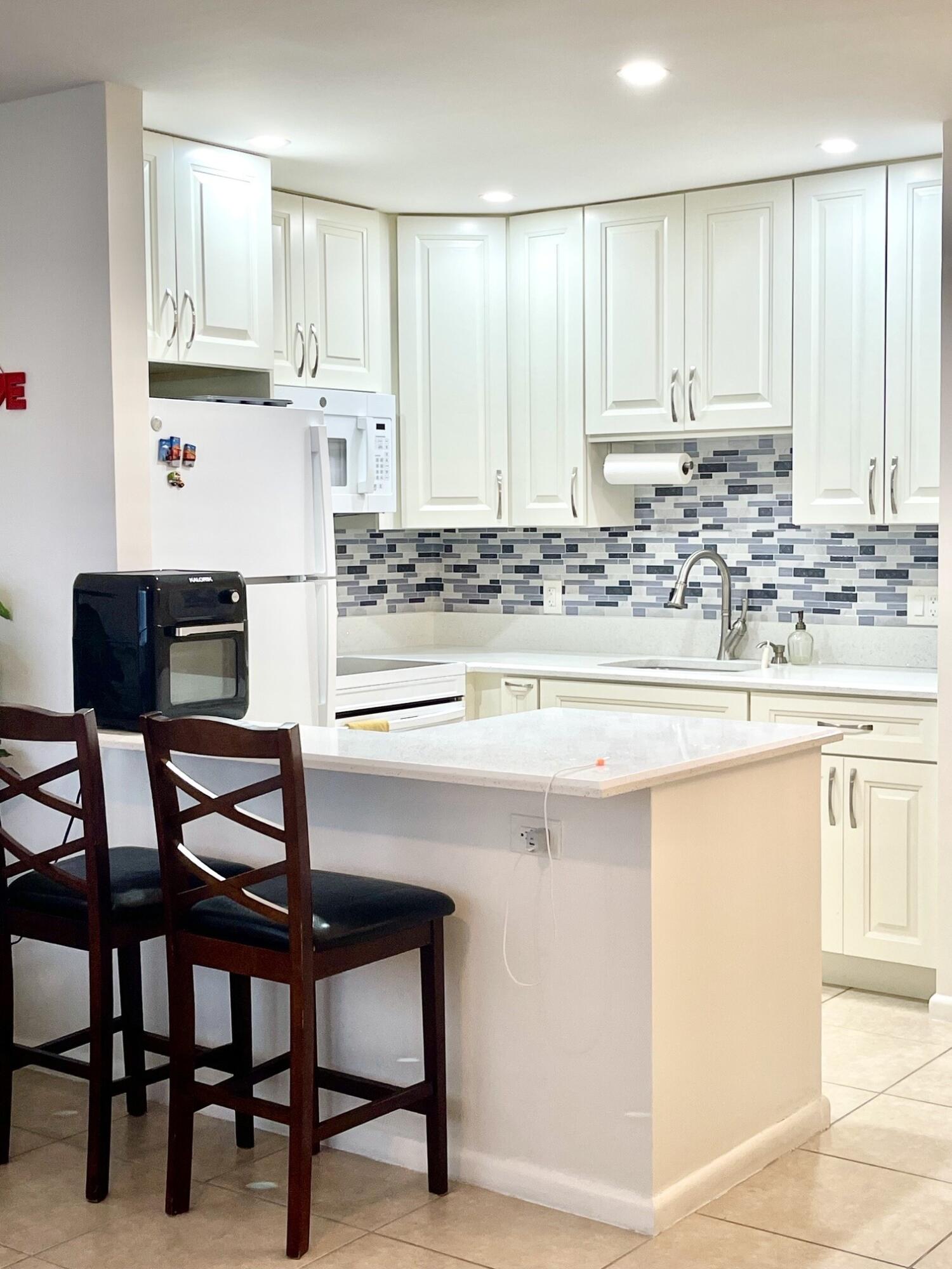 View details of listing 111 Kent G Street 111, West Palm Beach, FL 33417 West Palm Beach with MLS#
