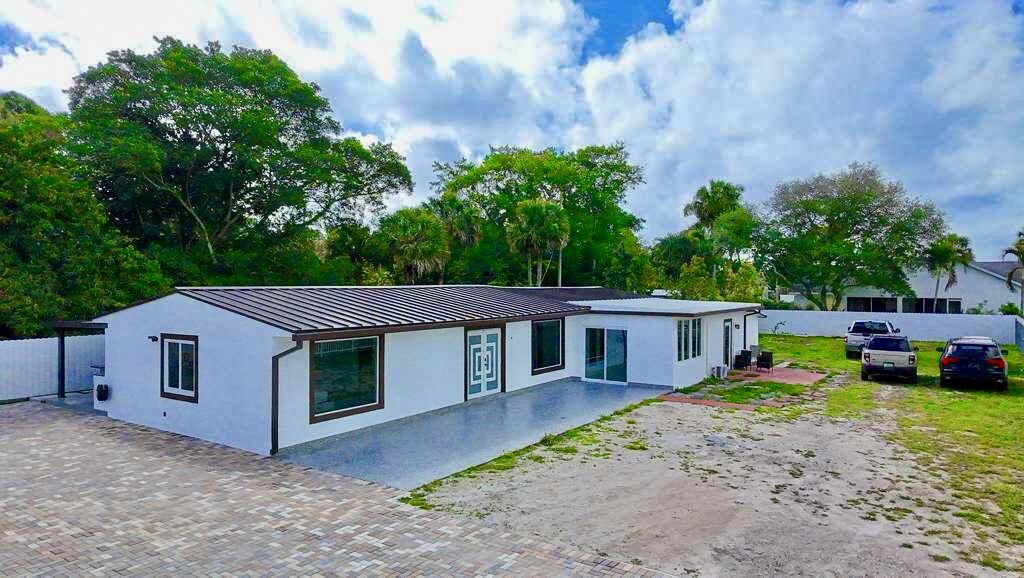 Listing  696 Arlington Drive, West Palm Beach, FL 33415, West Palm Beach, FL 33415