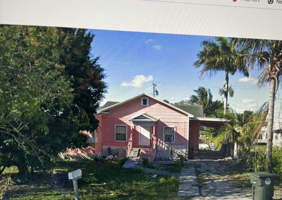 View details of listing 125 SW AVENUE C, Belle Glade, FL 33430 Belle Glade with MLS#