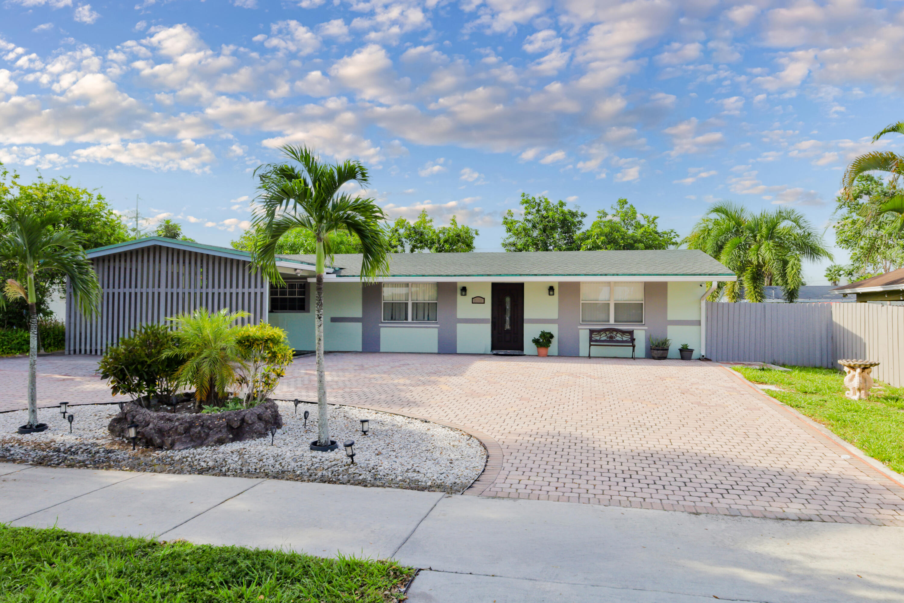 View details of listing 3335 10th Avenue N, Palm Springs, FL 33461 Palm Springs with MLS#