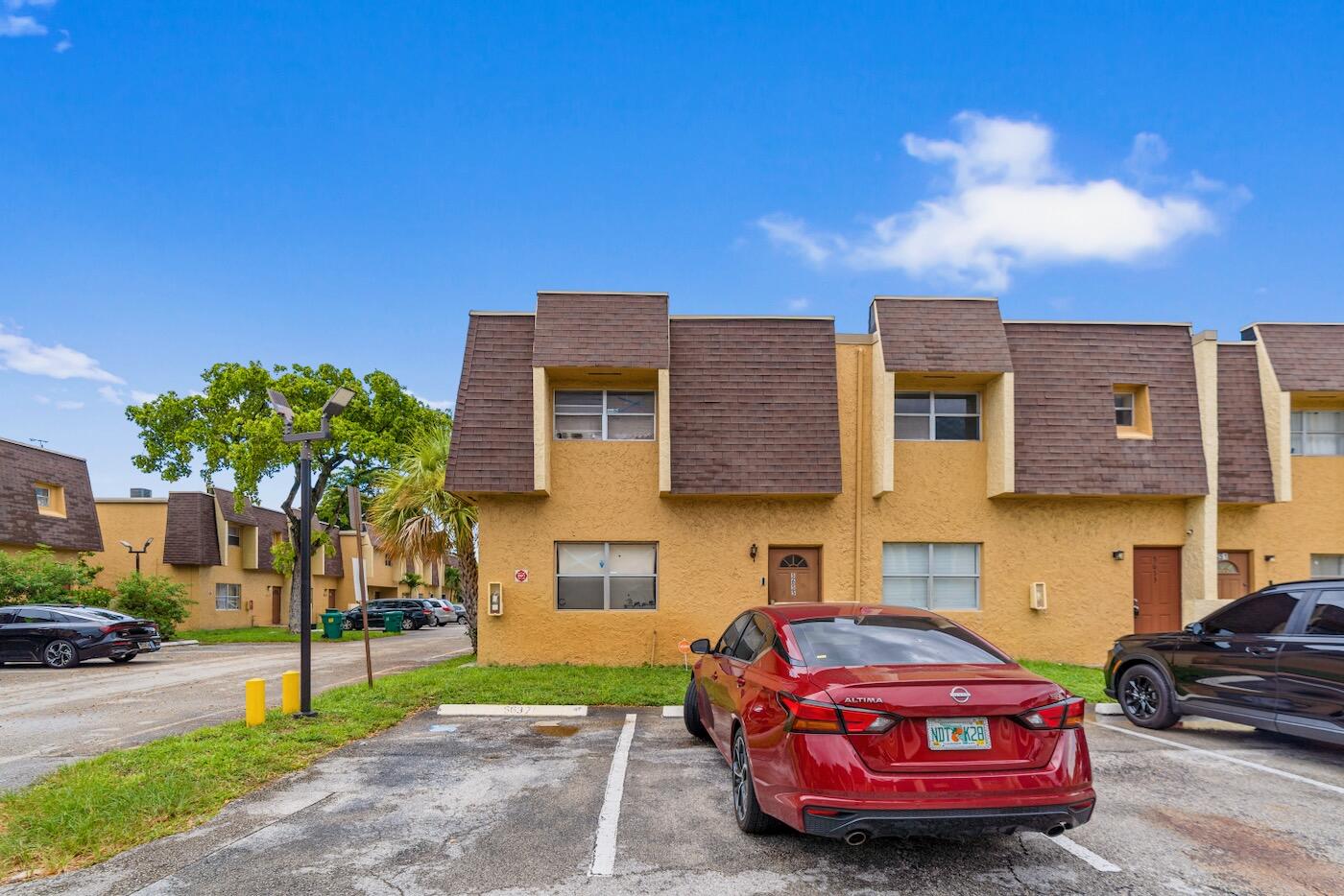 Listing  5655 BLUEBERRY Court 1, Lauderhill, FL 33313, Lauderhill, FL 33313