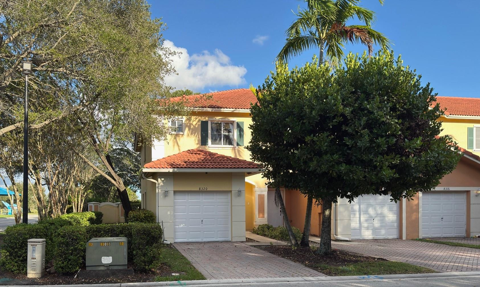 View details of listing 8320 Santa Monica Avenue 8320, Tamarac, FL 33321 Tamarac with MLS#