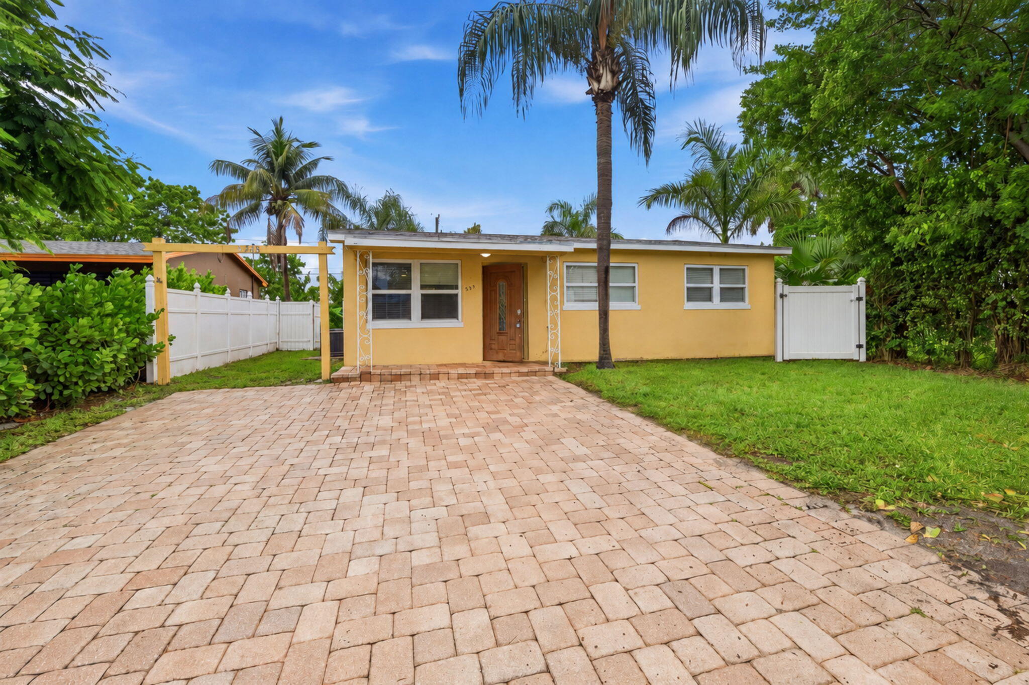 Listing  939 CHARLES Street, West Palm Beach, FL 33401, West Palm Beach, FL 33401