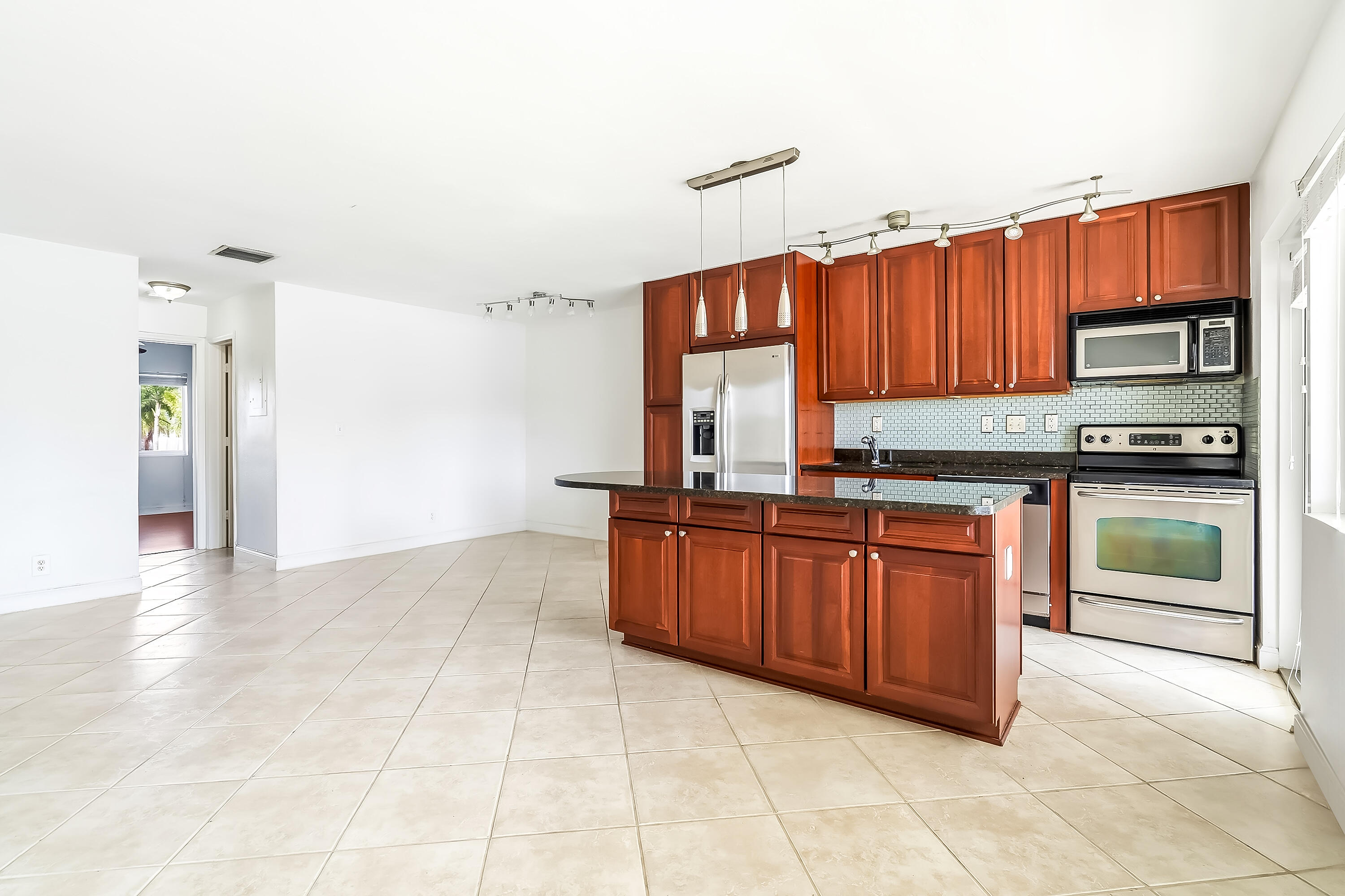 Listing  2895 NE 32ND Street 207, Fort Lauderdale, FL 33306, Fort Lauderdale, FL 33306