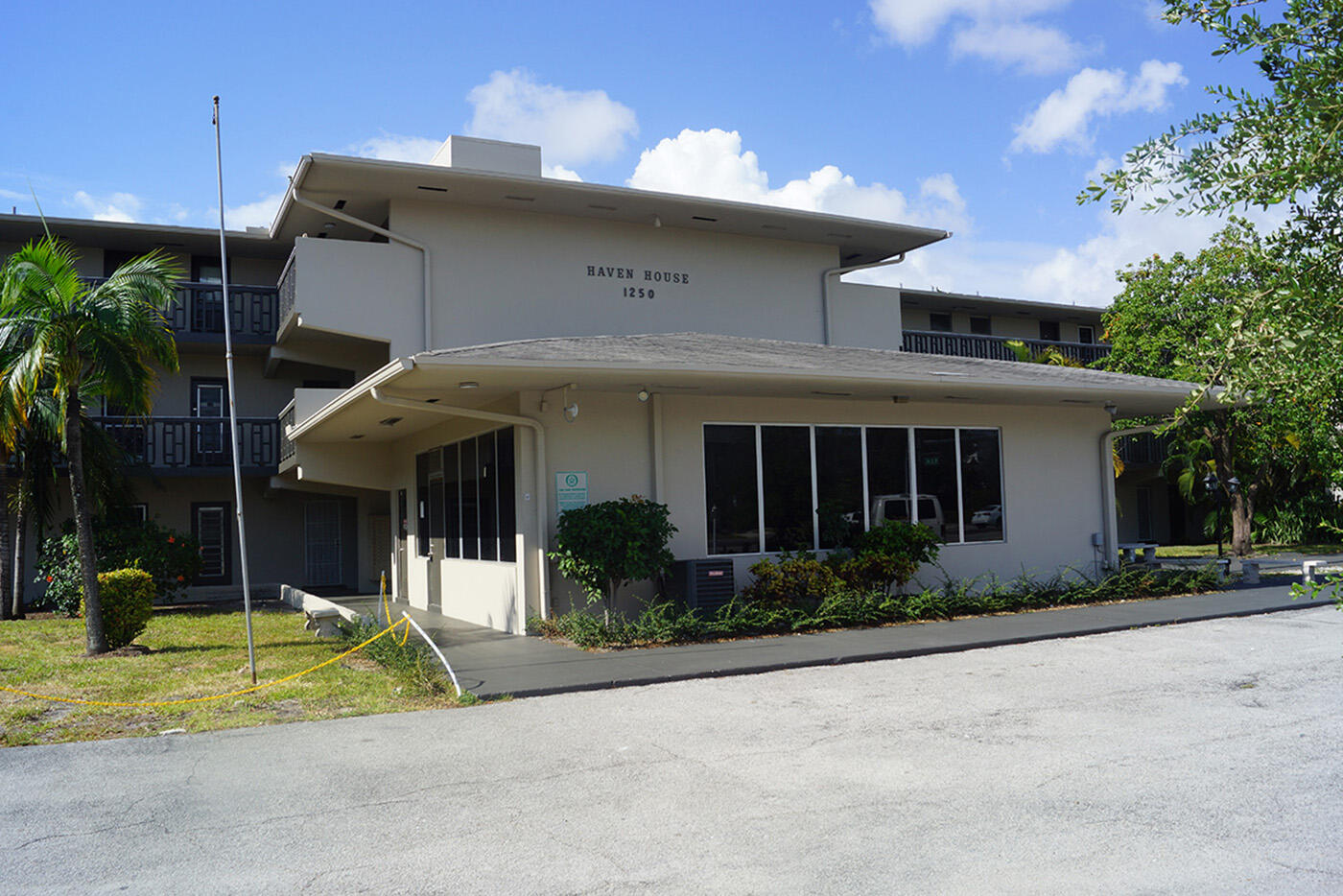 Listing  1250 E SAMPLE Road 303, Pompano Beach, FL 33064, Pompano Beach, FL 33064
