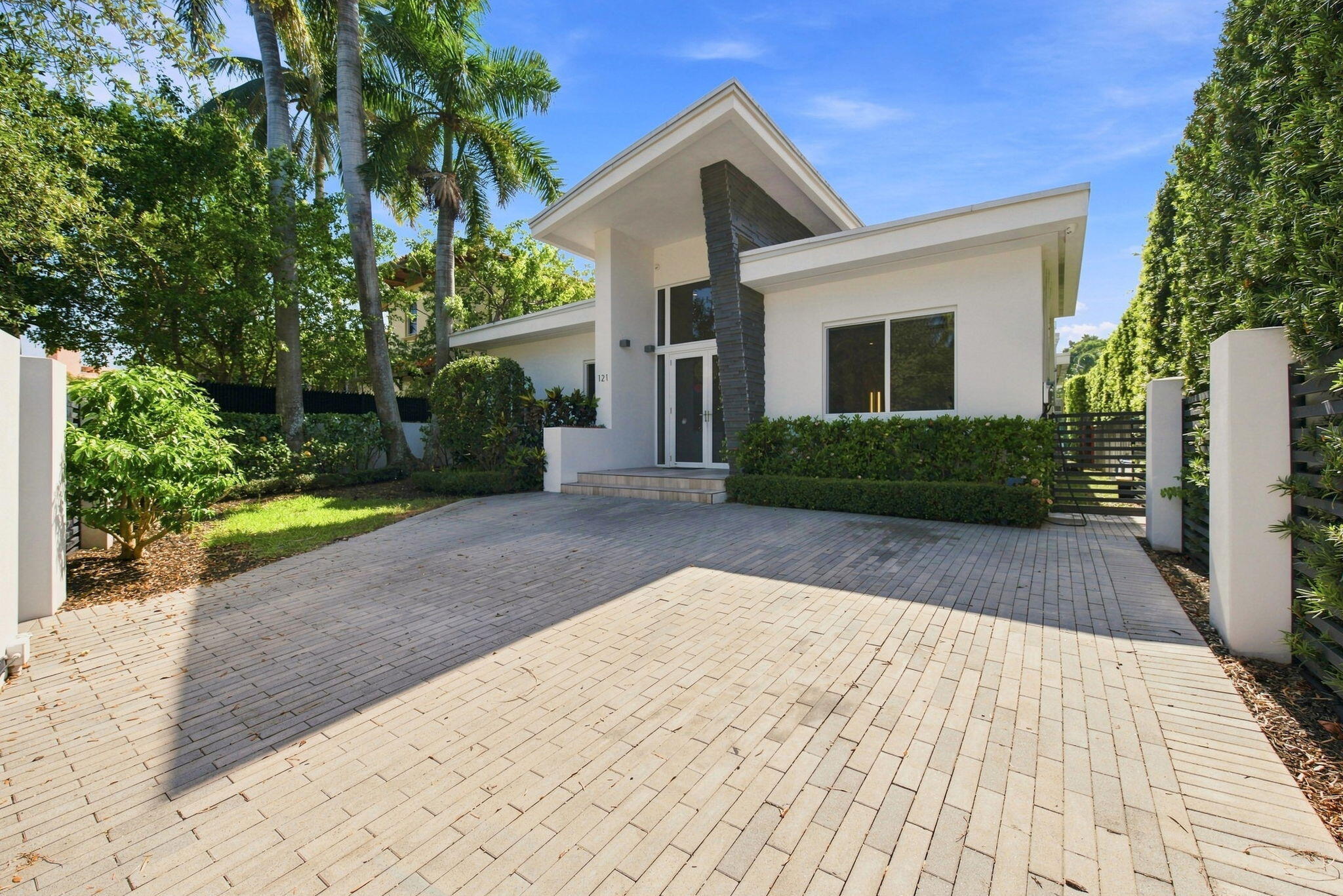 Listing  121 S GORDON Road, Fort Lauderdale, FL 33301, Fort Lauderdale, FL 33301