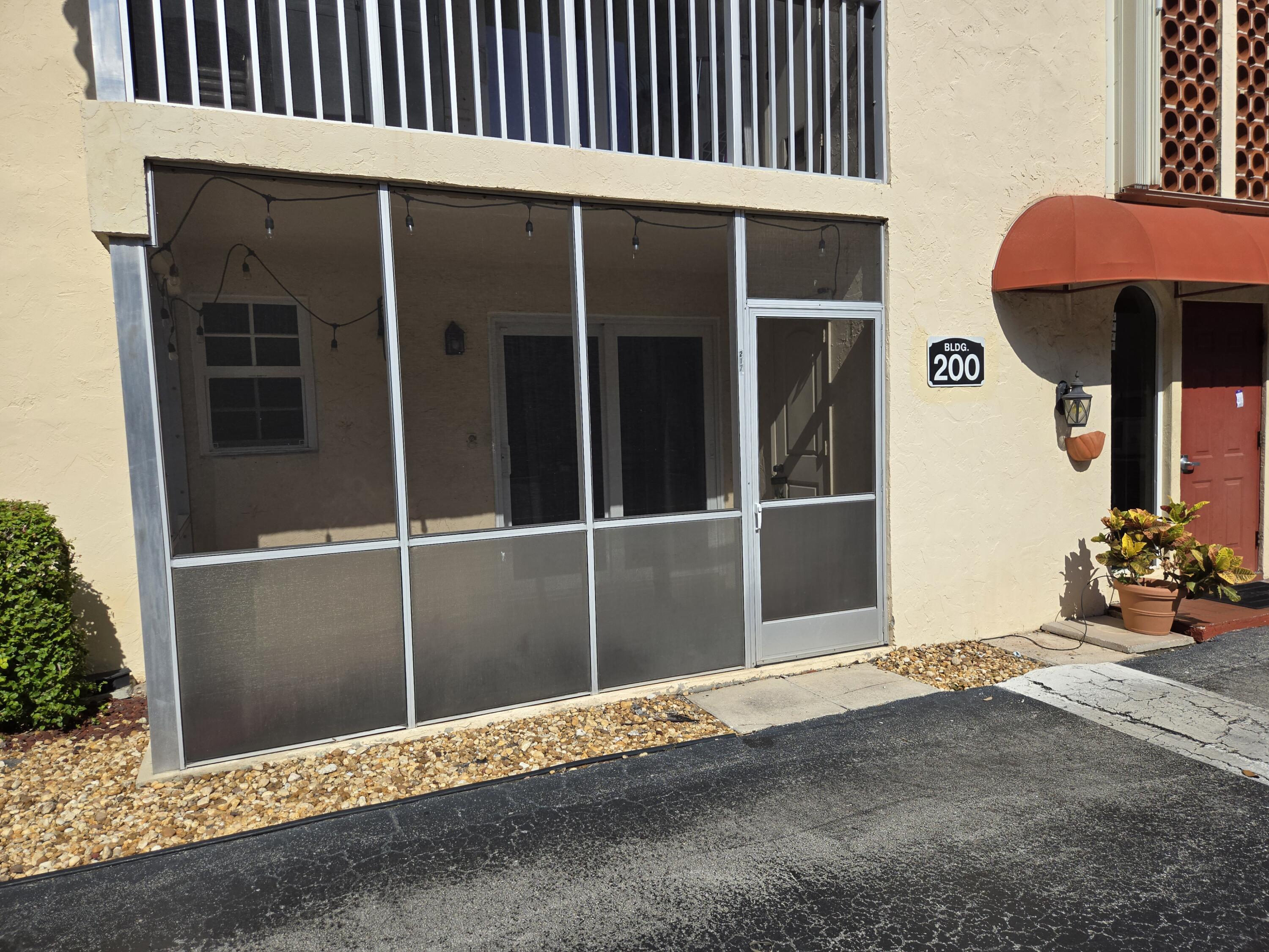 Listing  101 E McNab Road 217, Pompano Beach, FL 33060, Pompano Beach, FL 33060