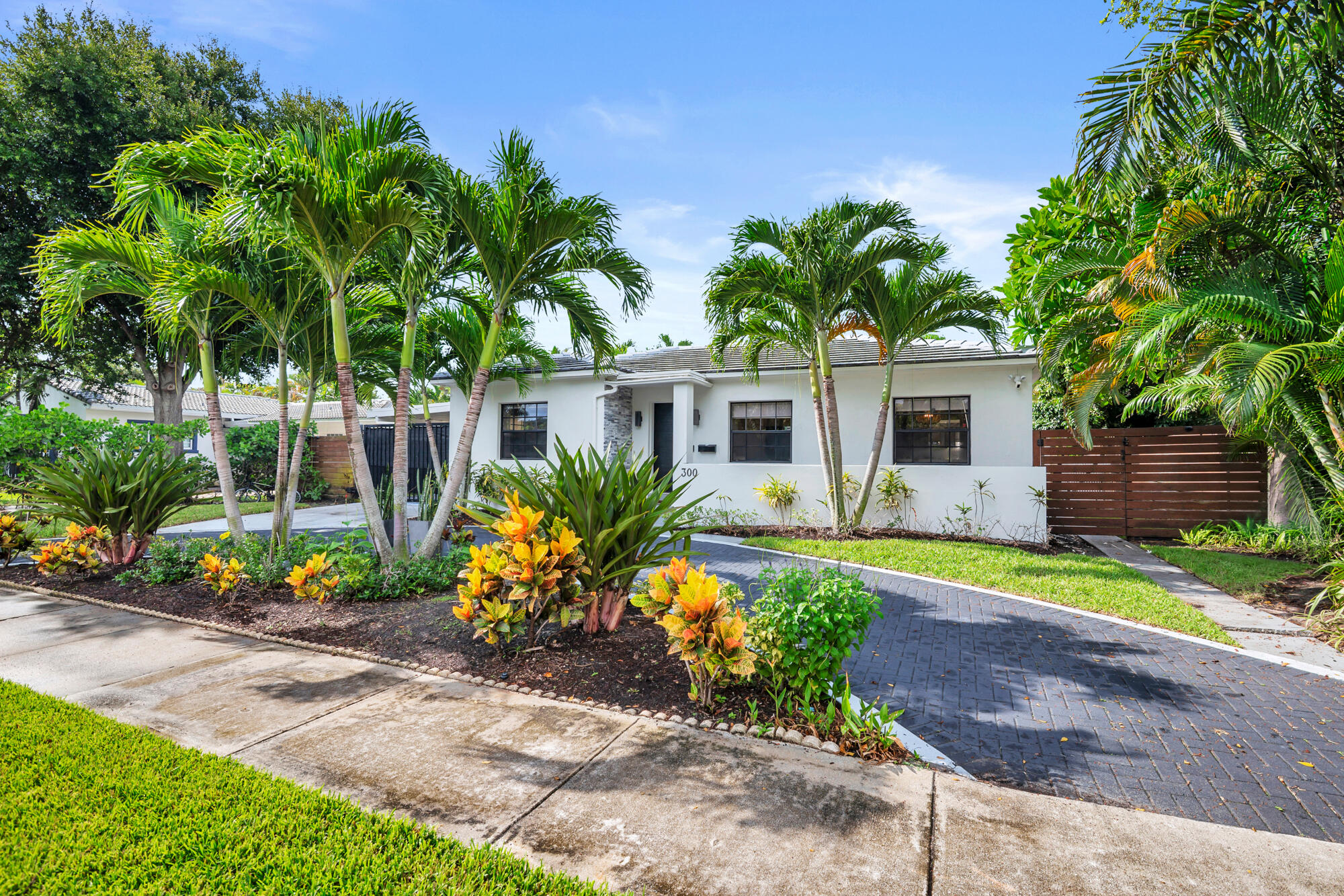Listing  300 35th Street, West Palm Beach, FL 33407, West Palm Beach, FL 33407