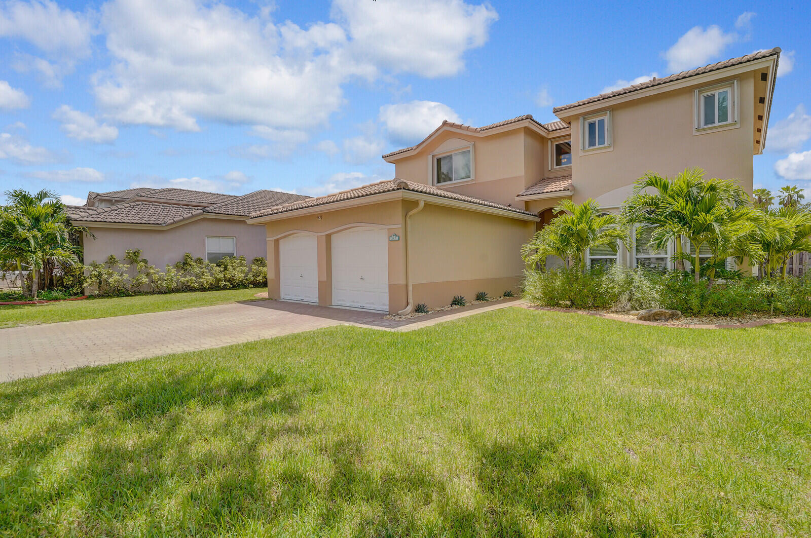 Listing  317 E Garden Cove Circle, Davie, FL 33325, Davie, FL 33325
