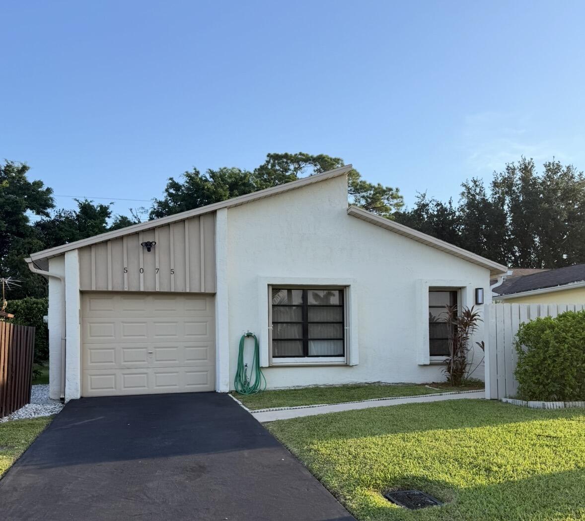Listing  5075 Mirror Lakes Boulevard, Boynton Beach, FL 33472, Boynton Beach, FL 33472
