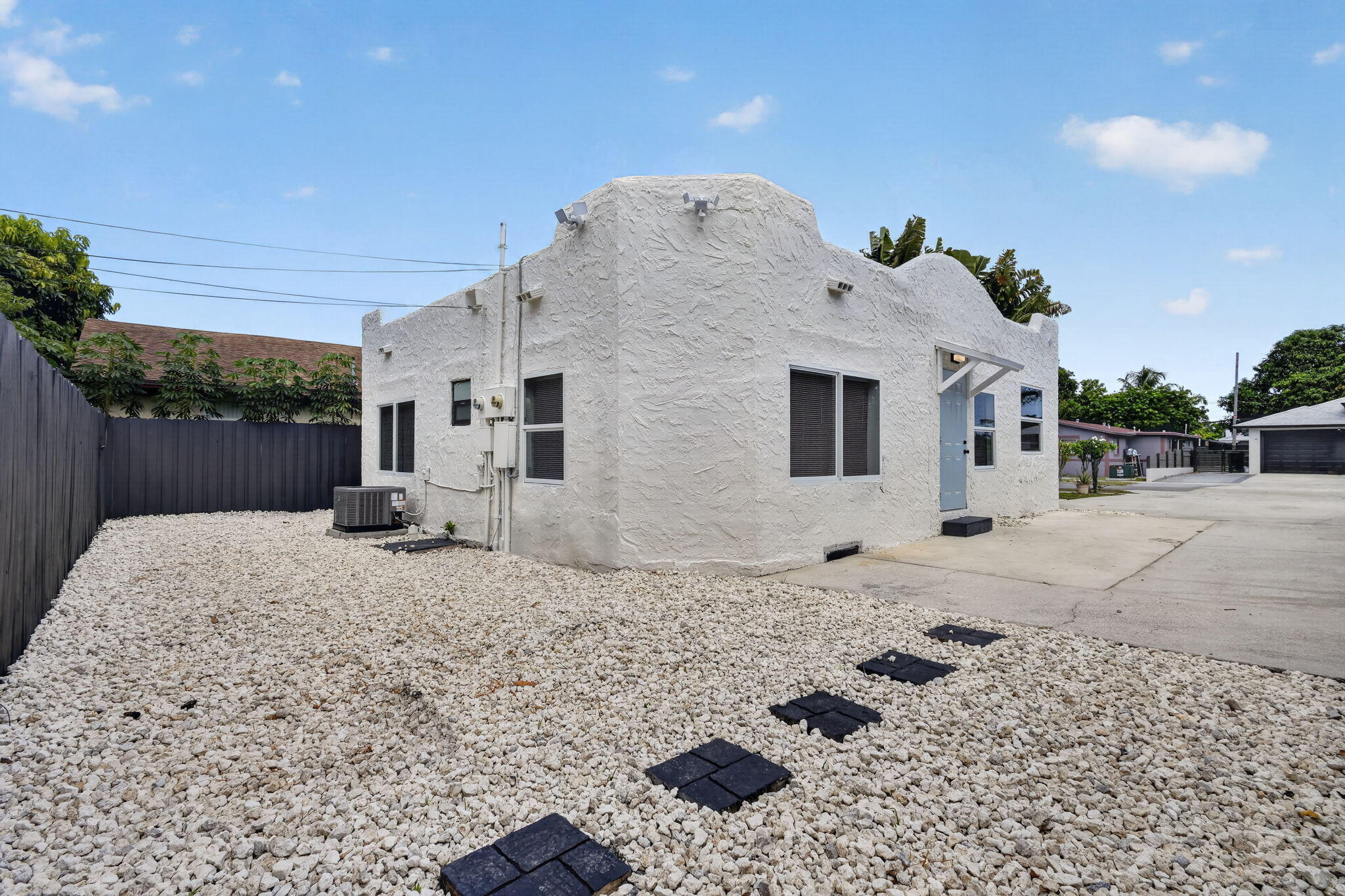 Listing  516 Independence Road 1, West Palm Beach, FL 33405, West Palm Beach, FL 33405