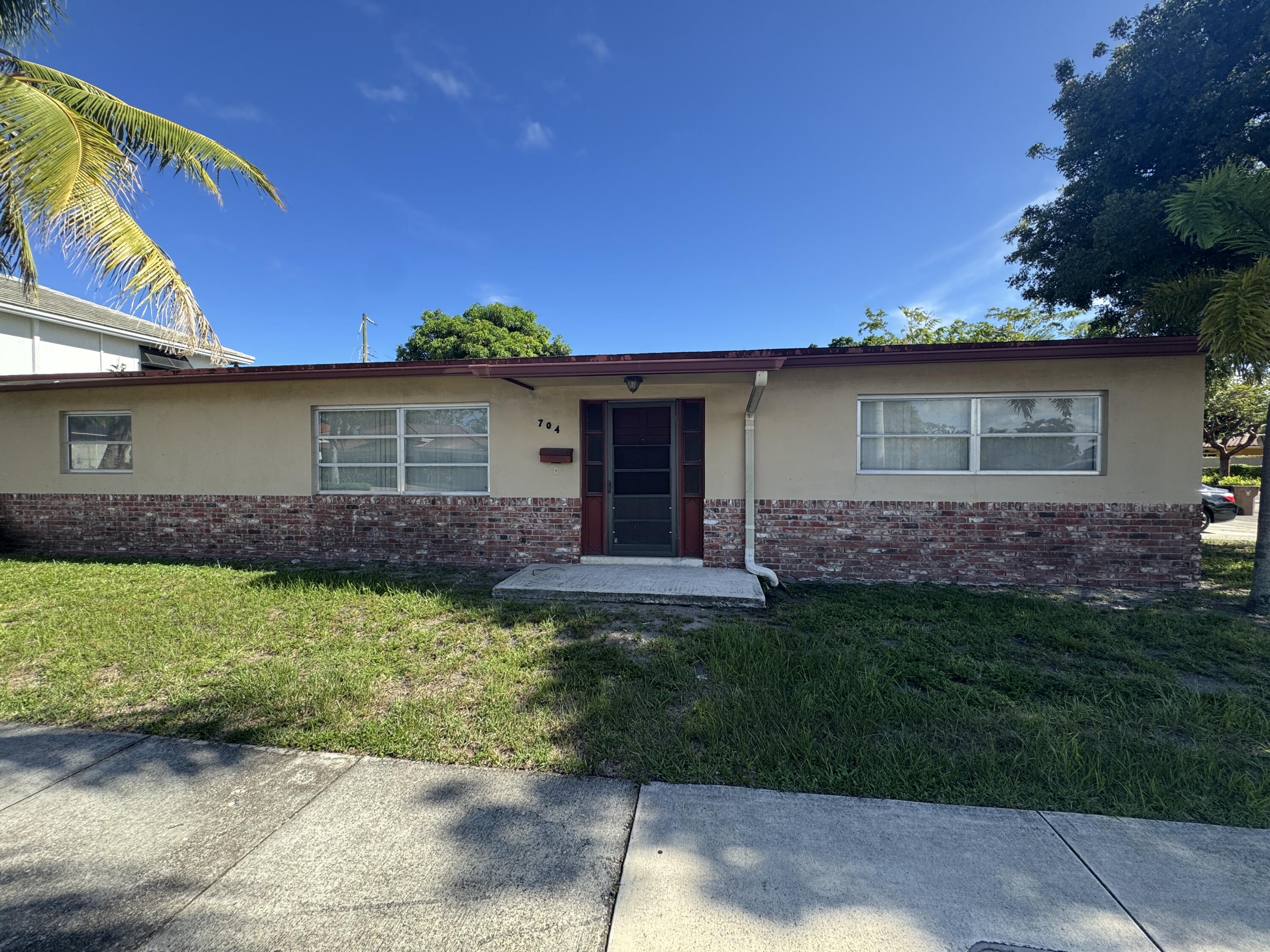 Listing  704 E HILLSBORO Boulevard, Deerfield Beach, FL 33441, Deerfield Beach, FL 33441