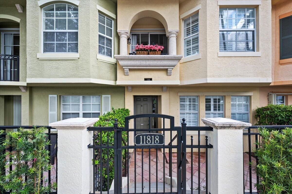 Listing  11818 Valencia Gardens Avenue, Palm Beach Gardens, FL 33410, Palm Beach Gardens, FL 33410