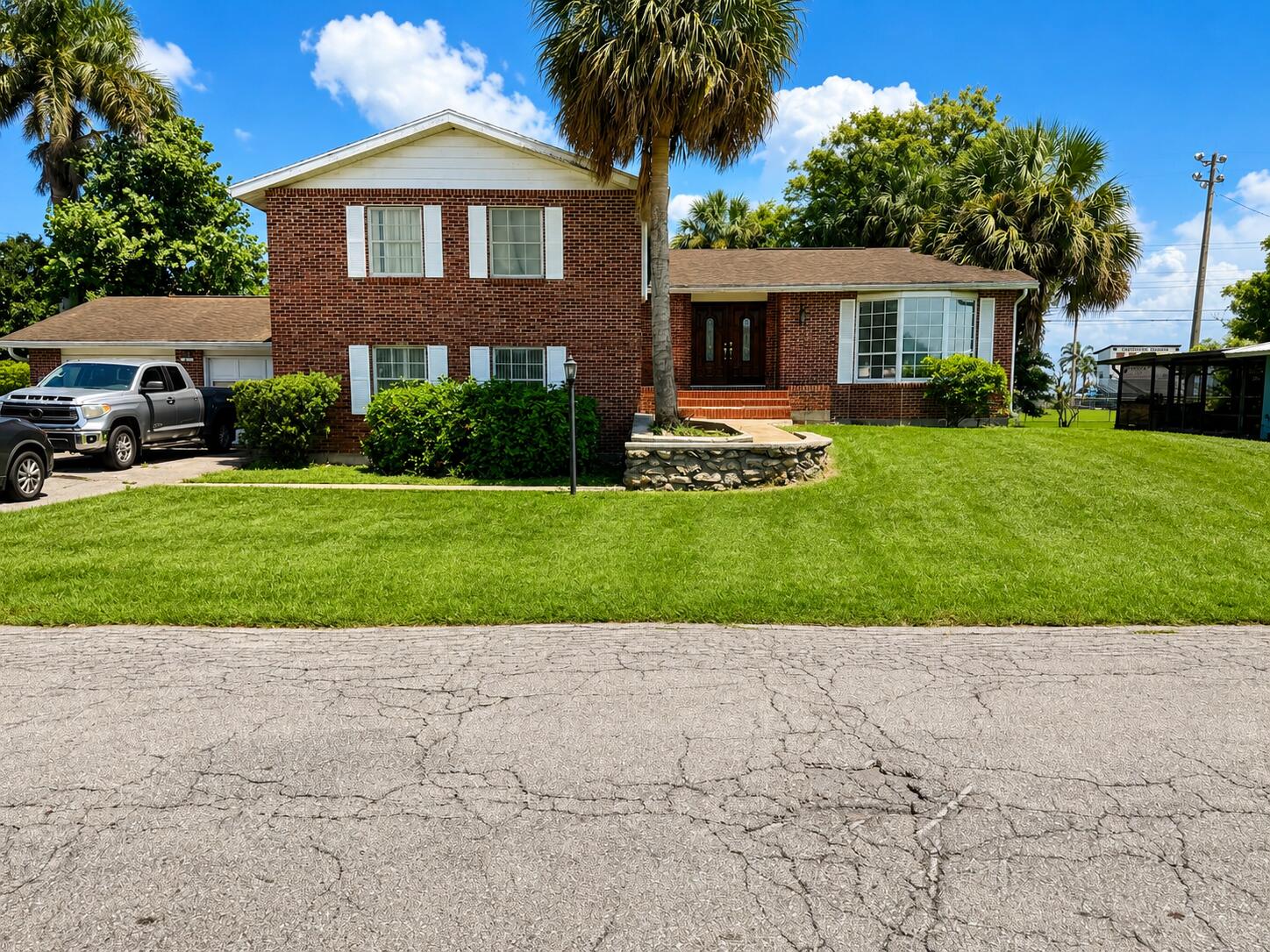 View details of listing 909 NE 3rd Street, Belle Glade, FL 33430 Belle Glade with MLS#