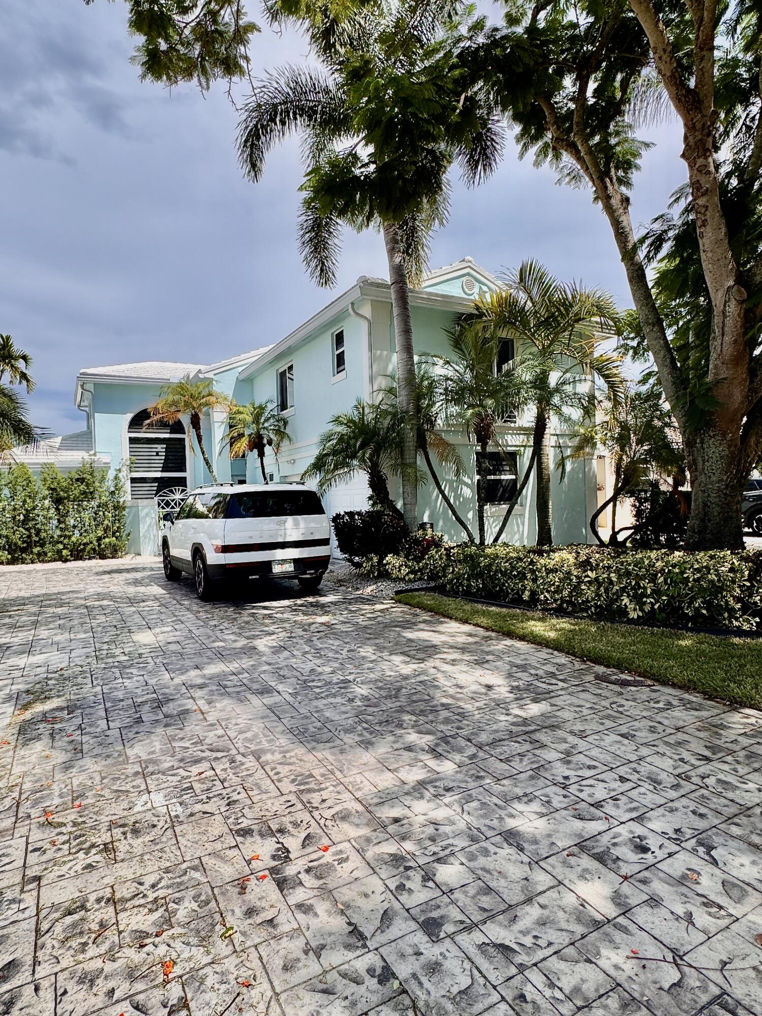 Listing  1081 WILSHIRE Circle E, Pembroke Pines, FL 33027, Pembroke Pines, FL 33027