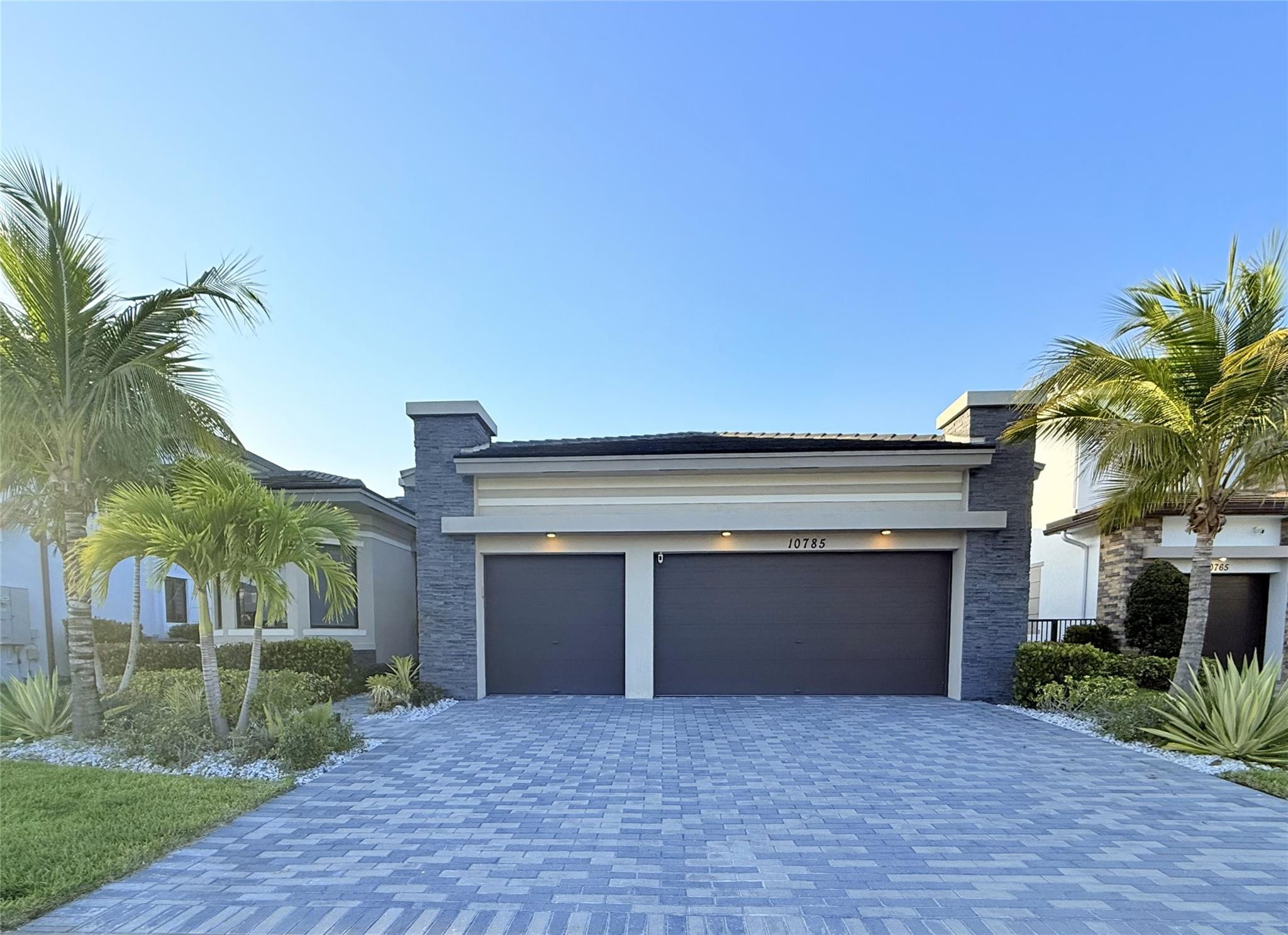 View details of listing 10785 Coral Street, Parkland, FL 33076 Parkland with MLS# 