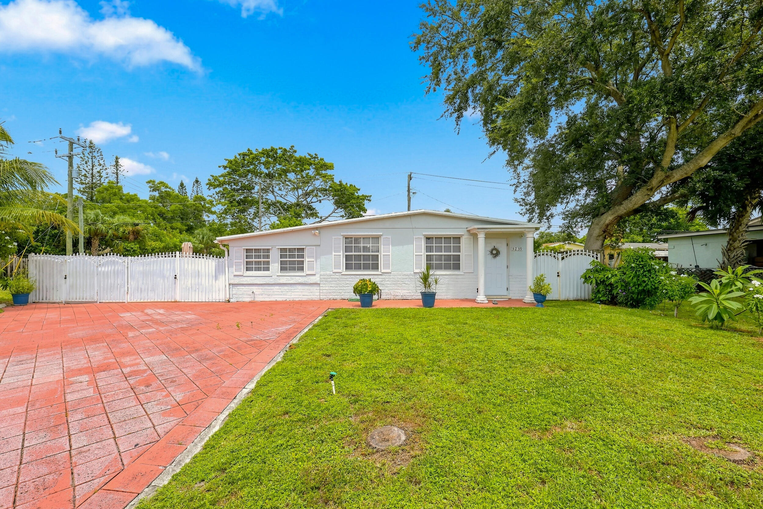 Listing  3239 DOLAN Road, Palm Springs, FL 33406, Palm Springs, FL 33406