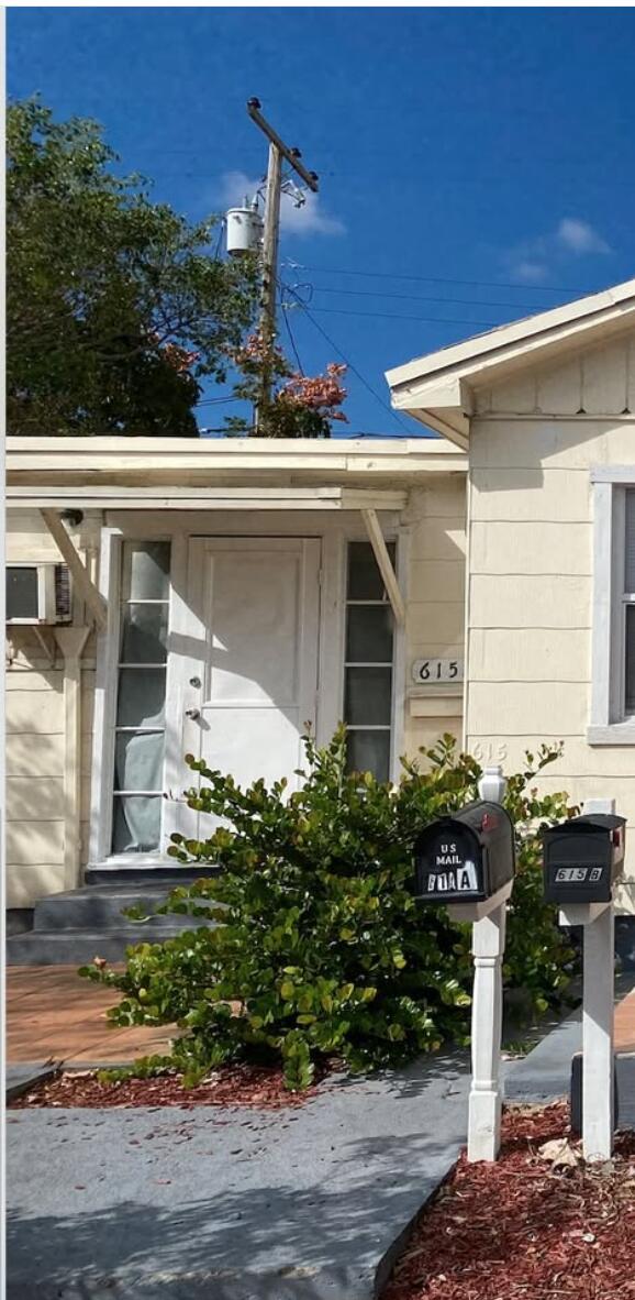 View details of listing 617 N DIXIE Highway, Lake Worth Beach, FL 33460 Lake Worth Beach with MLS#