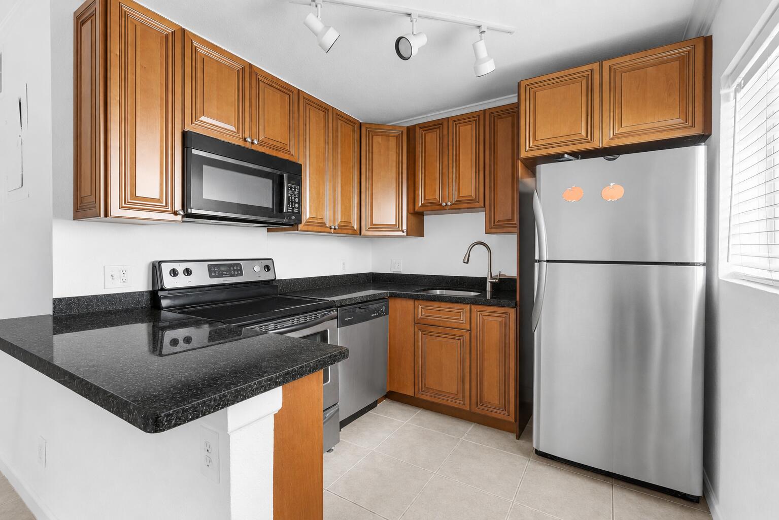 View details of listing 2655 NE 8th Avenue 106, Wilton Manors, FL 33334 Wilton Manors with MLS#