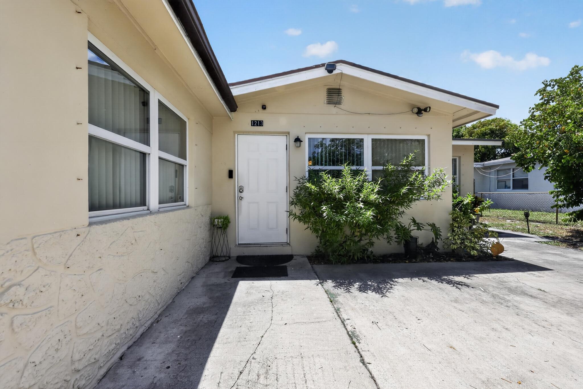 View details of listing 1213 14TH Avenue S, Lake Worth Beach, FL 33460 Lake Worth Beach with MLS#