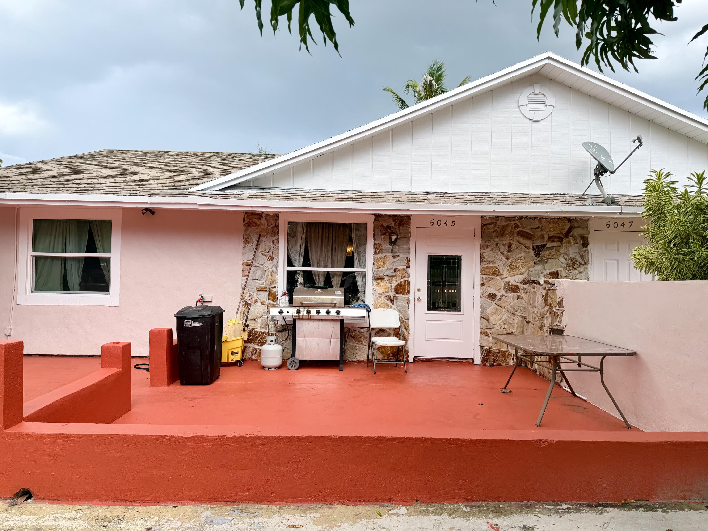 View details of listing 5045 SE DRIFTWOOD Avenue, Stuart, FL 34997 Stuart with MLS# 