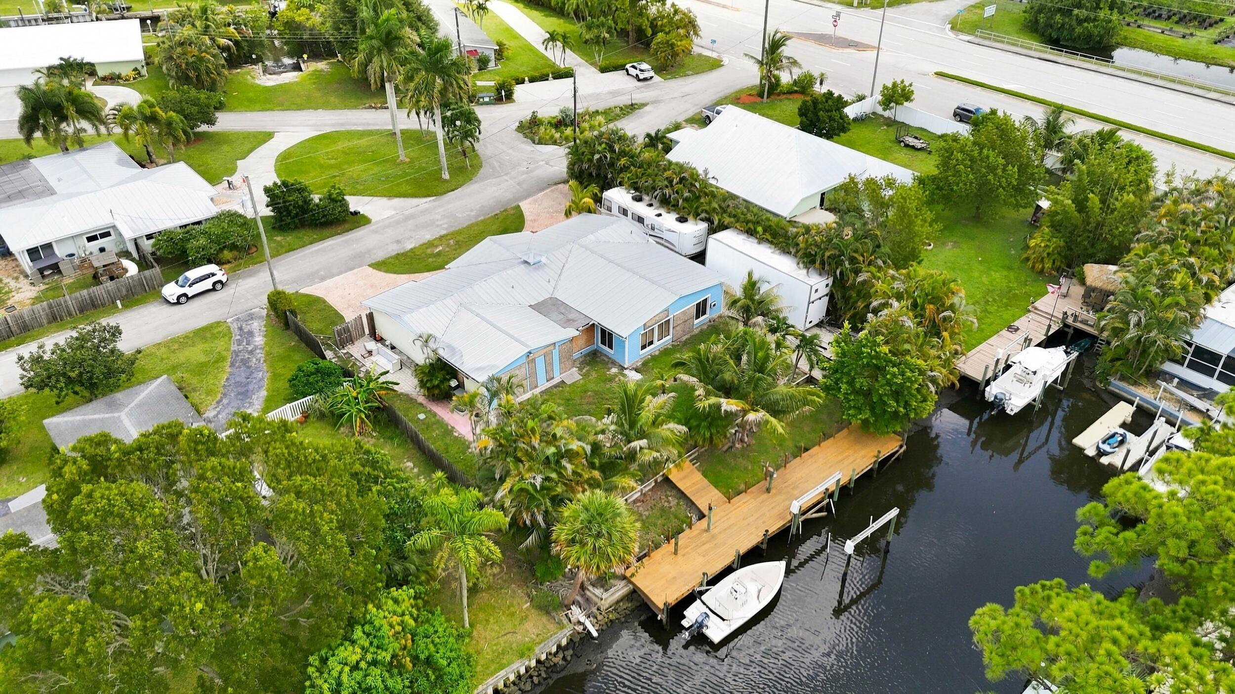View details of listing 26 SW Cabana Point Circle, Stuart, FL 34994 Stuart with MLS# 