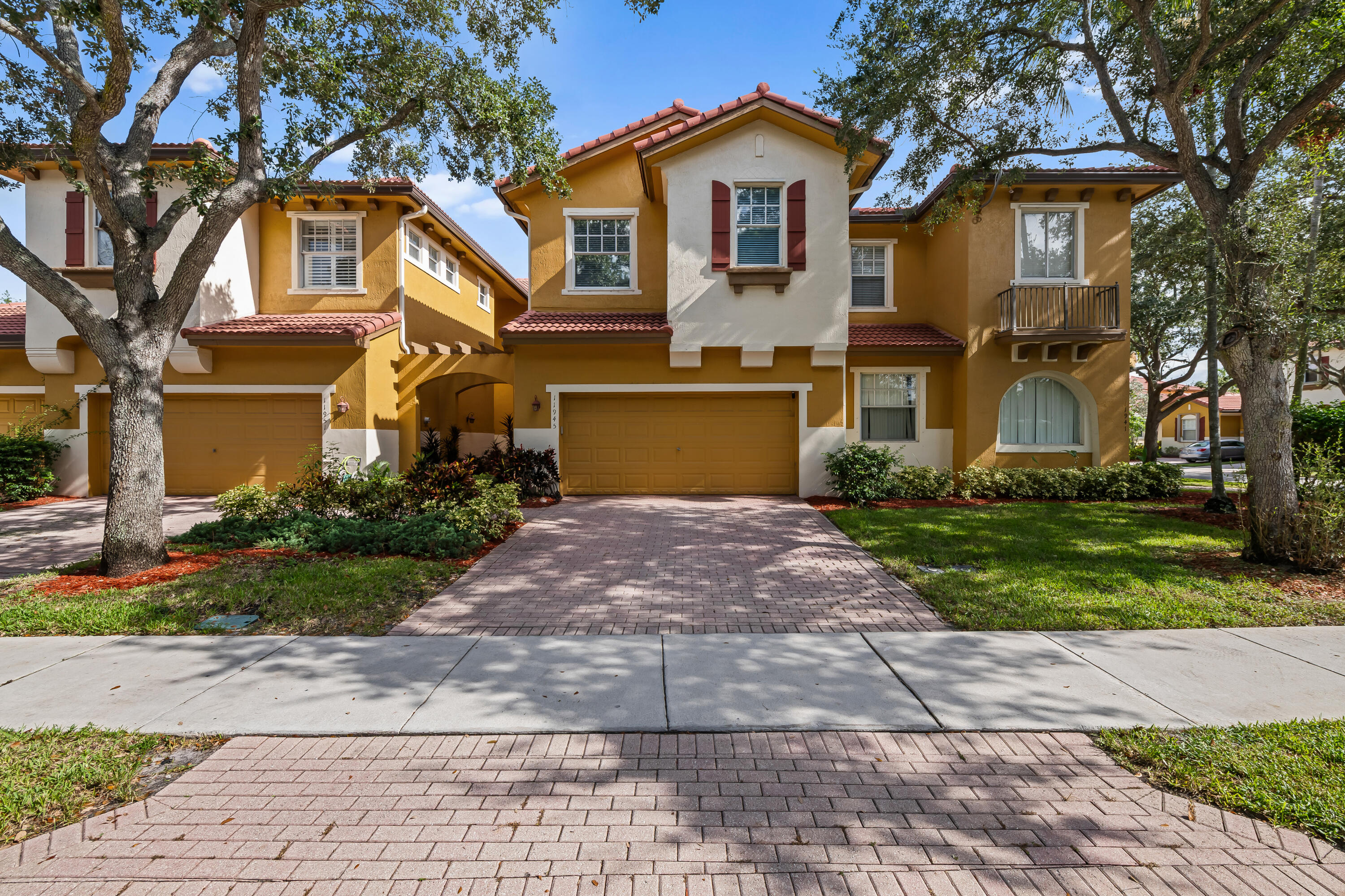 View details of listing 11945 NW 57th Manor, Coral Springs, FL 33076 Coral Springs with MLS#
