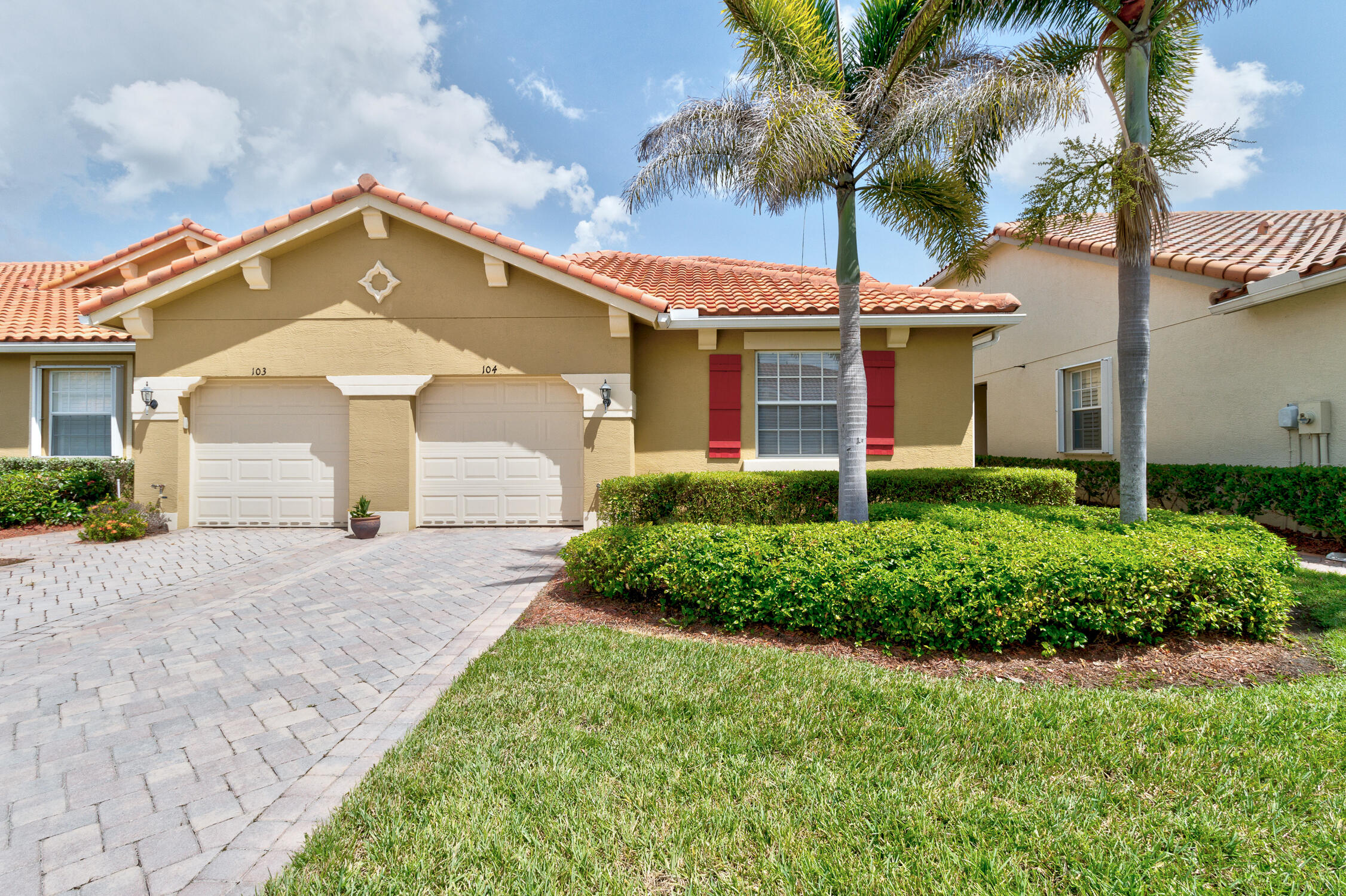 View details of listing 6380 OXFORD Circle 104D, Vero Beach, FL 32966 Vero Beach with MLS#