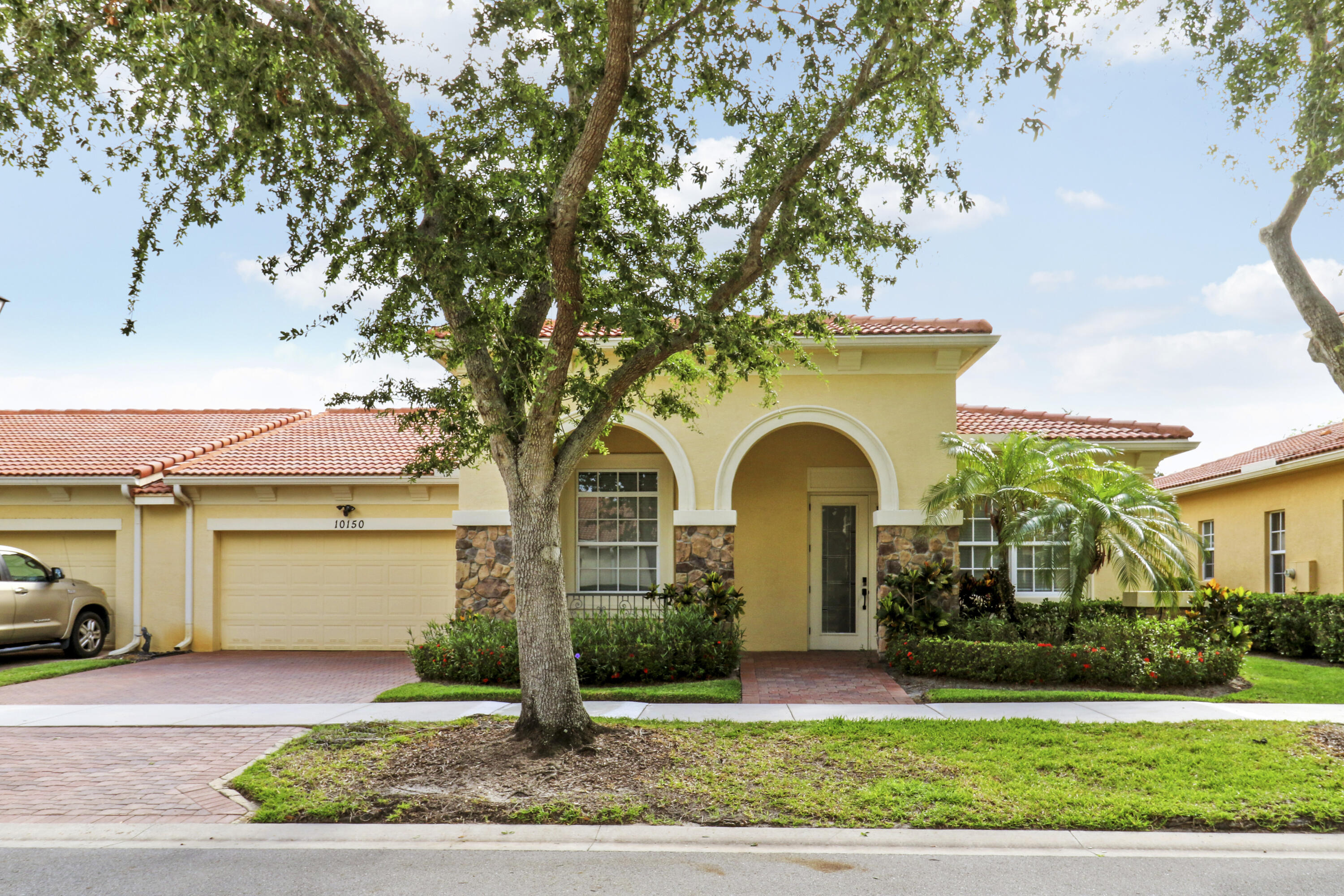 View details of listing 10150 SW Ambrose Way, Port St. Lucie, FL 34986 Port St. Lucie with MLS#