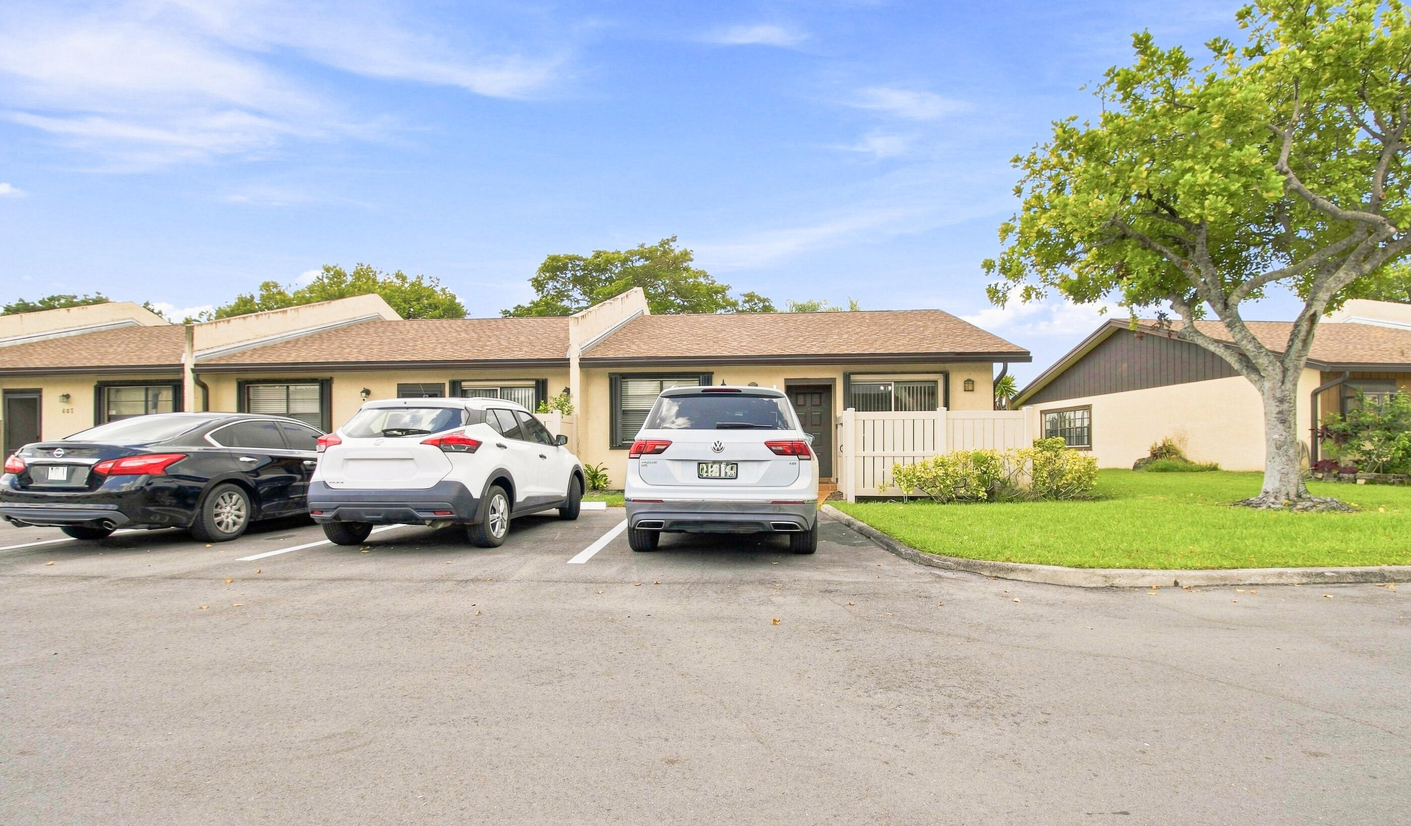 View details of listing 611 Banks Road, Margate, FL 33063 Margate with MLS#